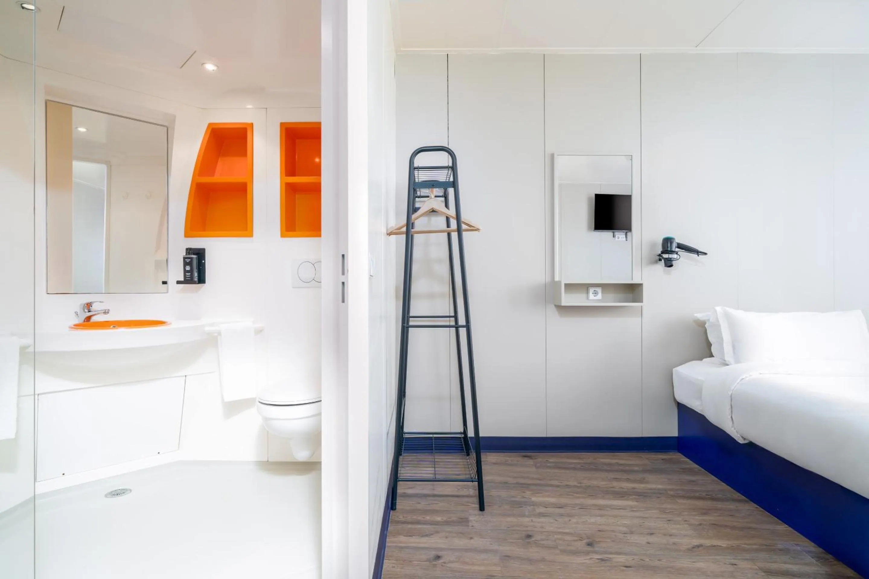 Bed in STAYSOME Porto Herculano