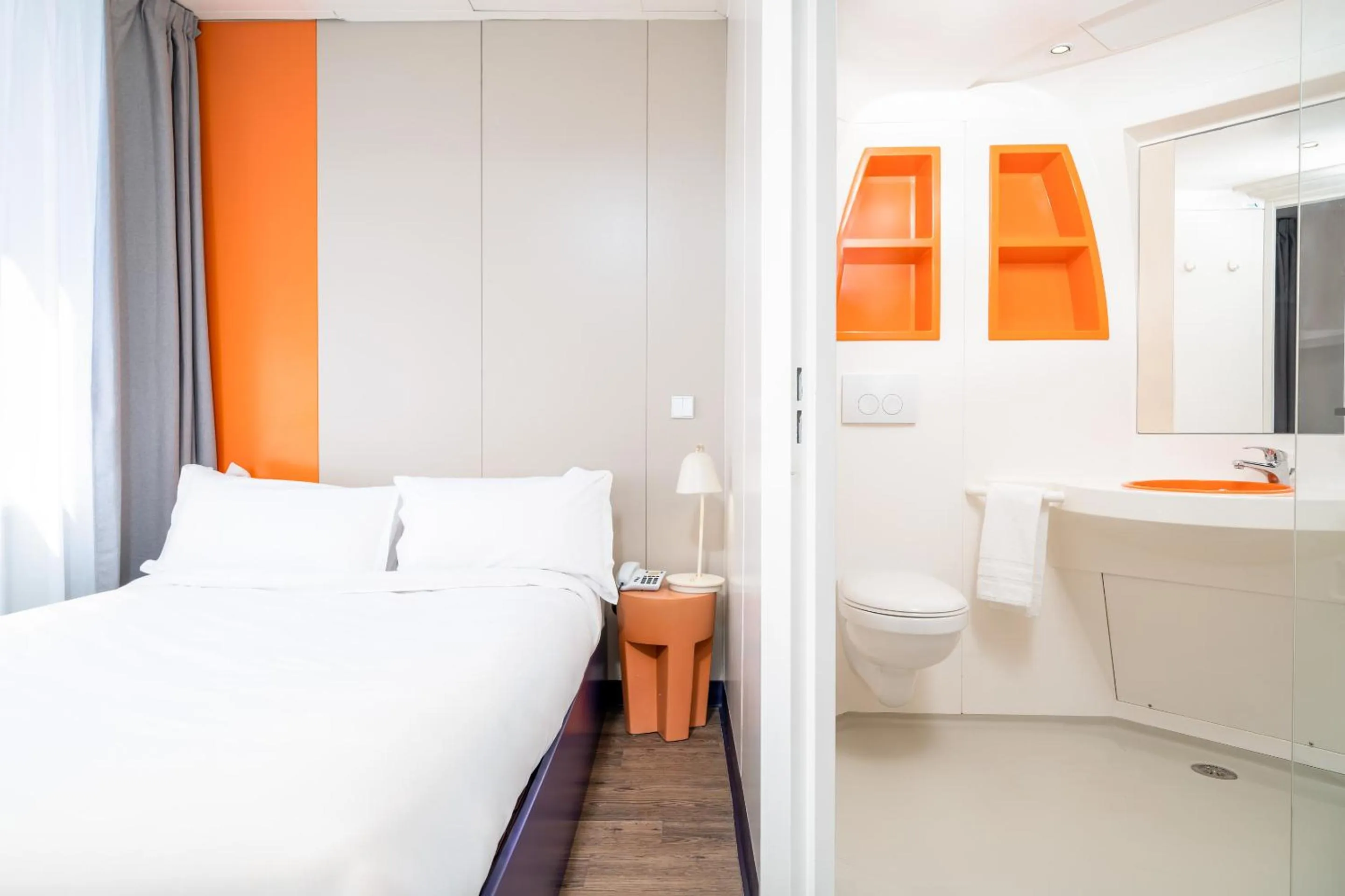 Shower, Bed in STAYSOME Porto Herculano