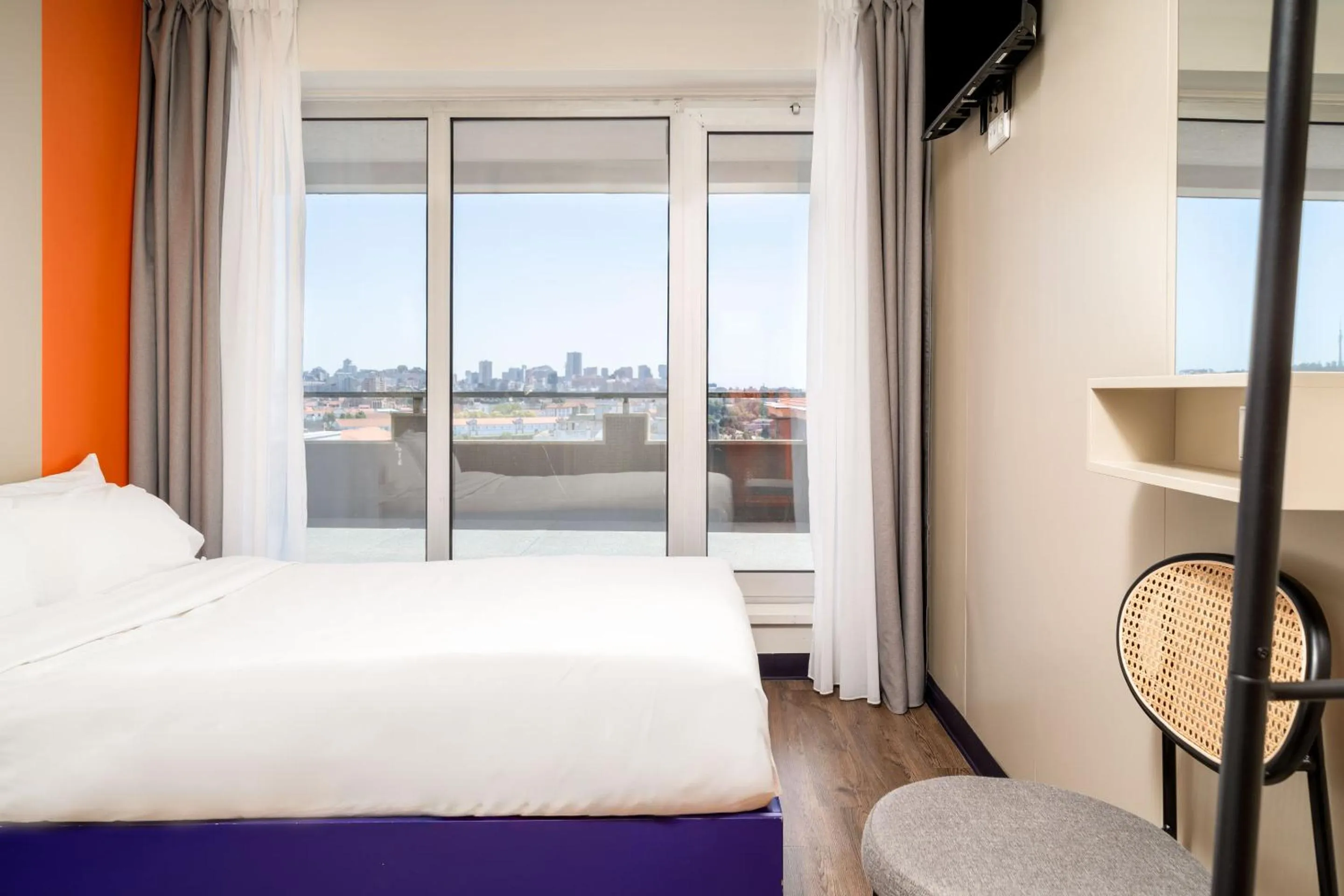 Bed in STAYSOME Porto Herculano