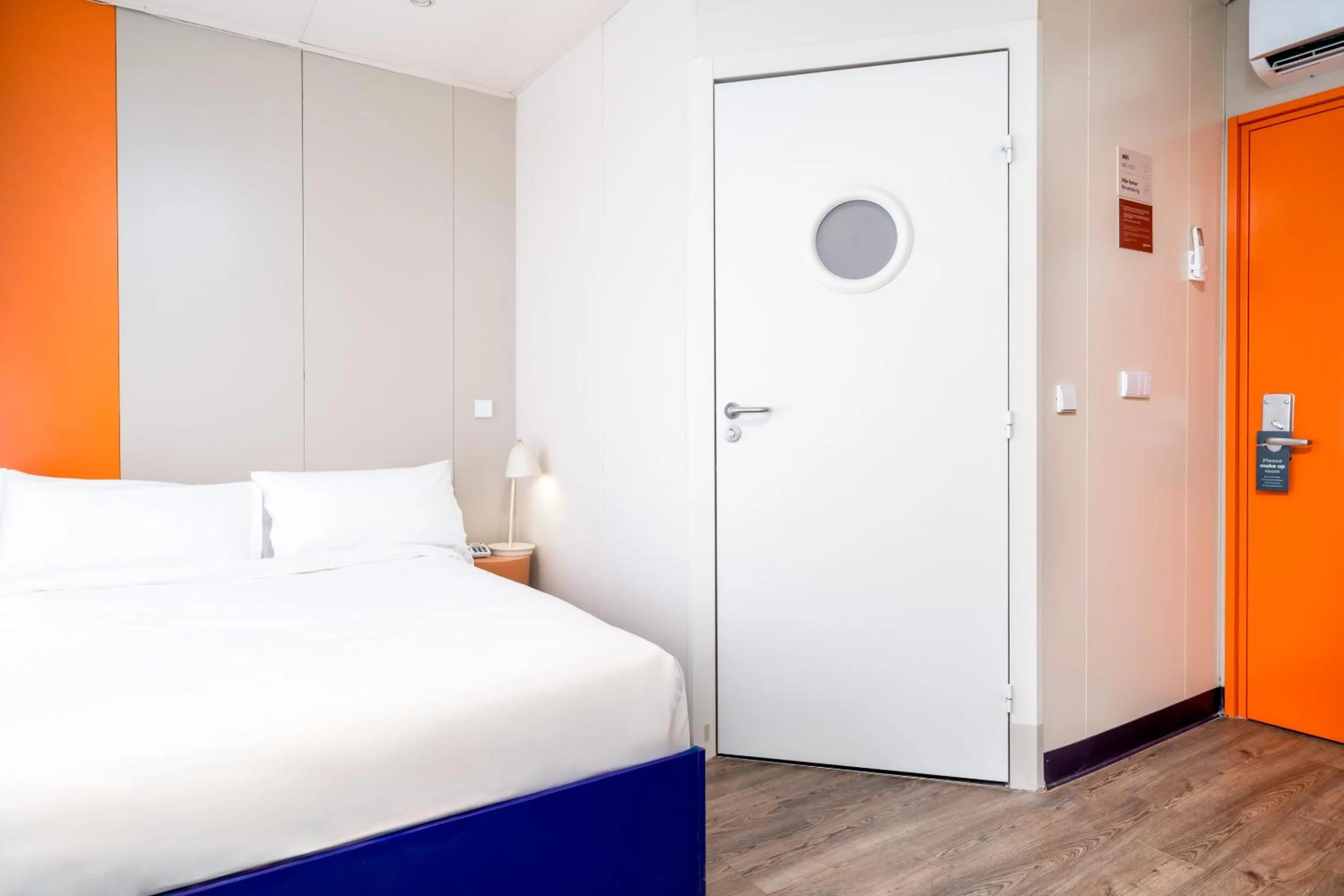 Bed in STAYSOME Porto Herculano