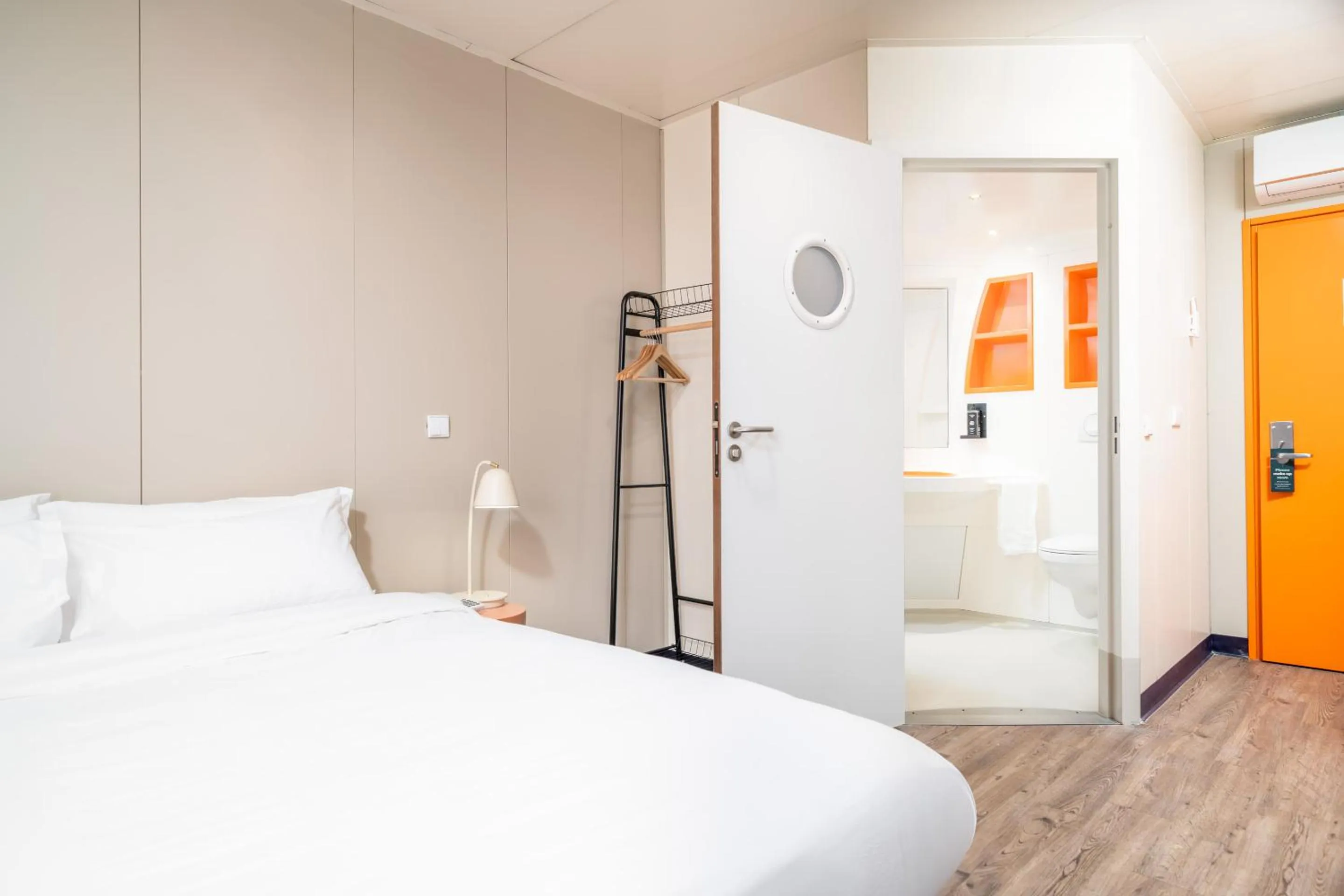 Shower, Bed in STAYSOME Porto Herculano