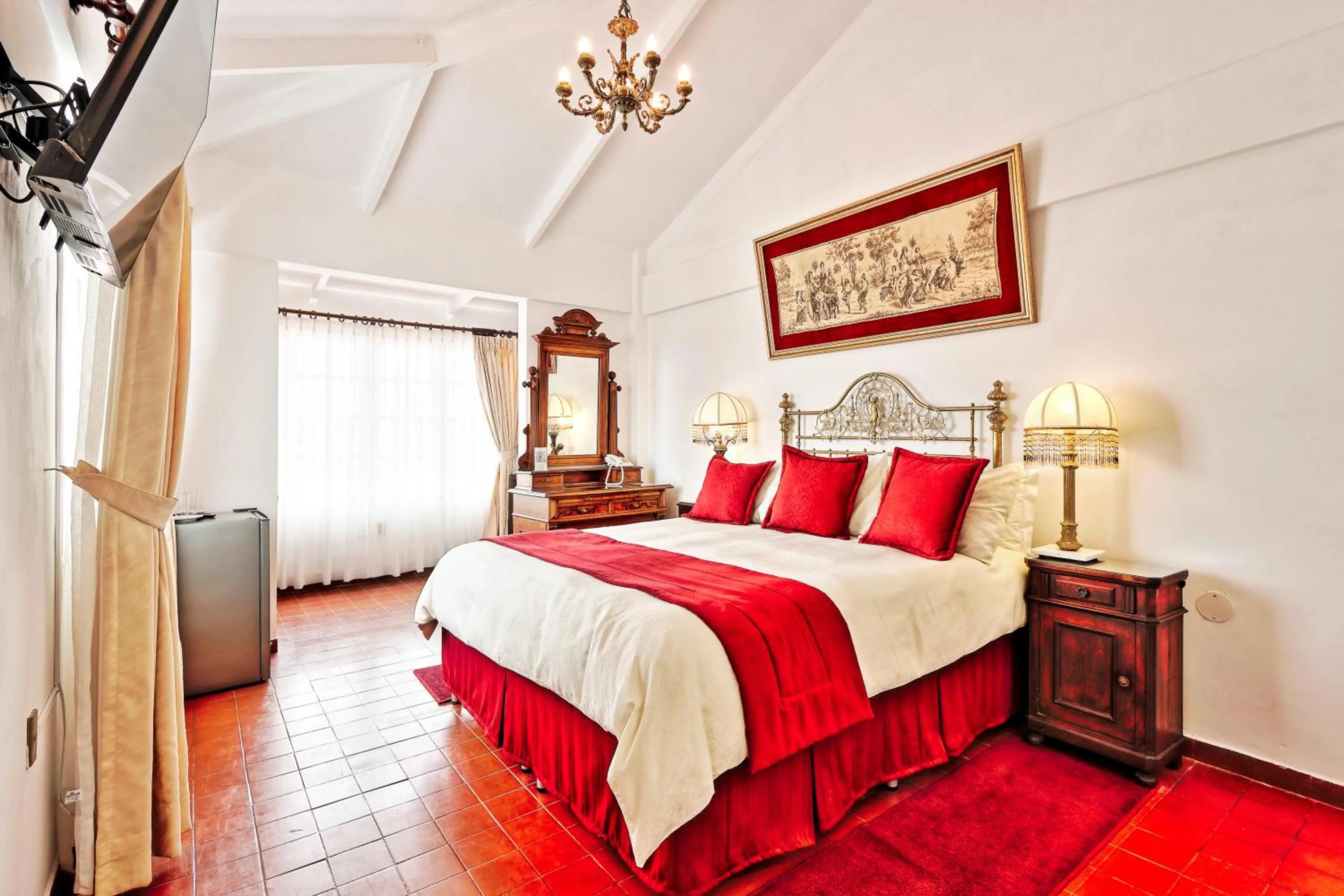 Photo of the whole room, Bed in El Hotel de Su Merced