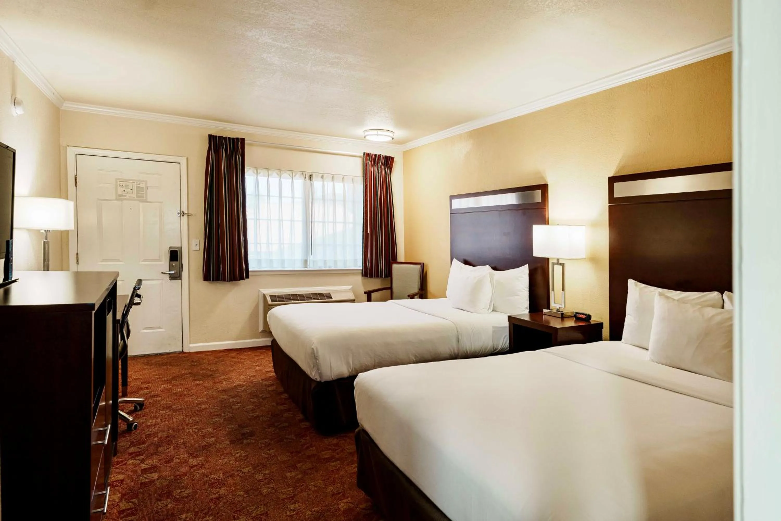 Bed in Quality Inn Ukiah