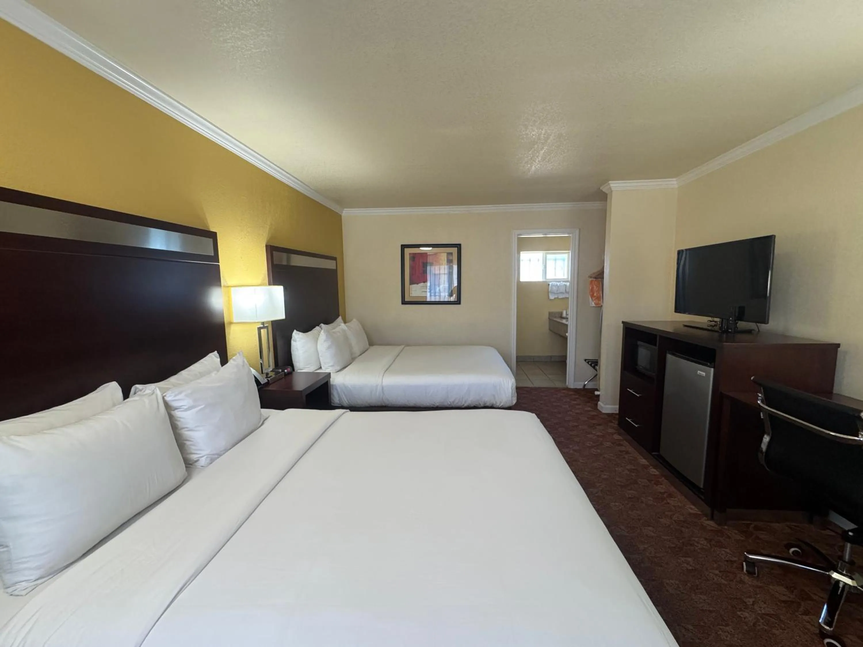 Bed in Quality Inn Ukiah