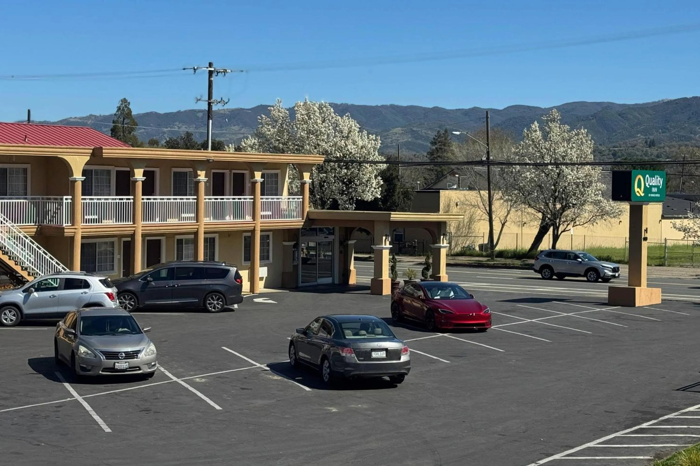 Property building in Quality Inn Ukiah