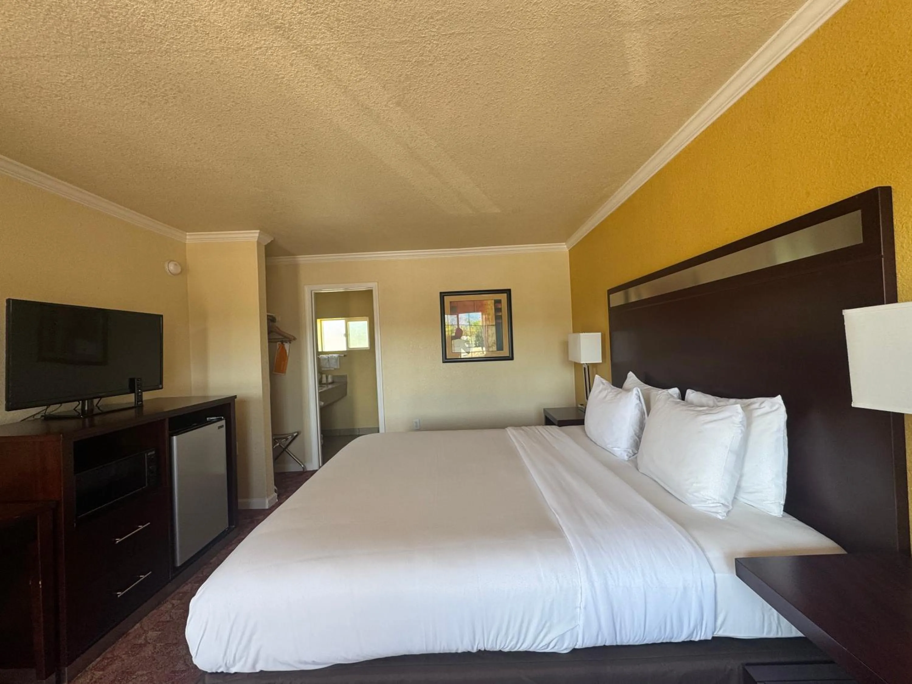 Bed in Quality Inn Ukiah