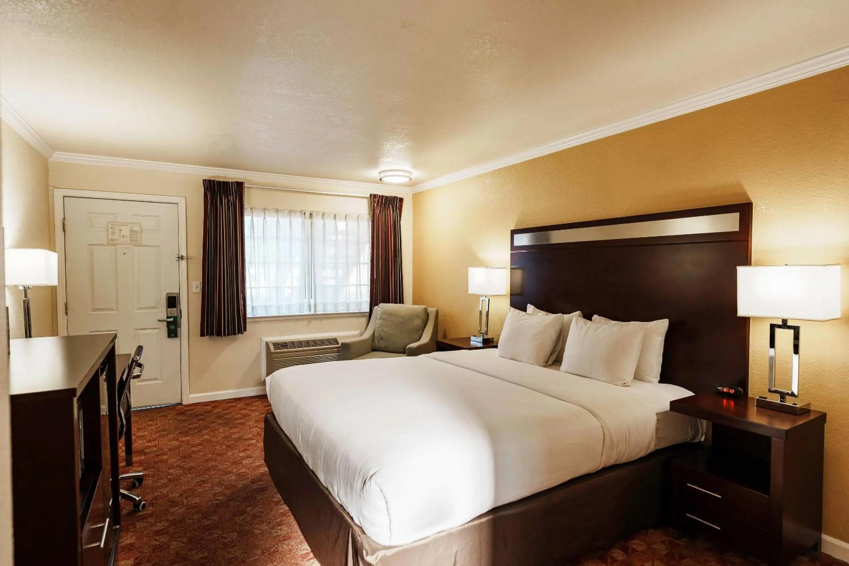 Bedroom, Bed in Quality Inn Ukiah