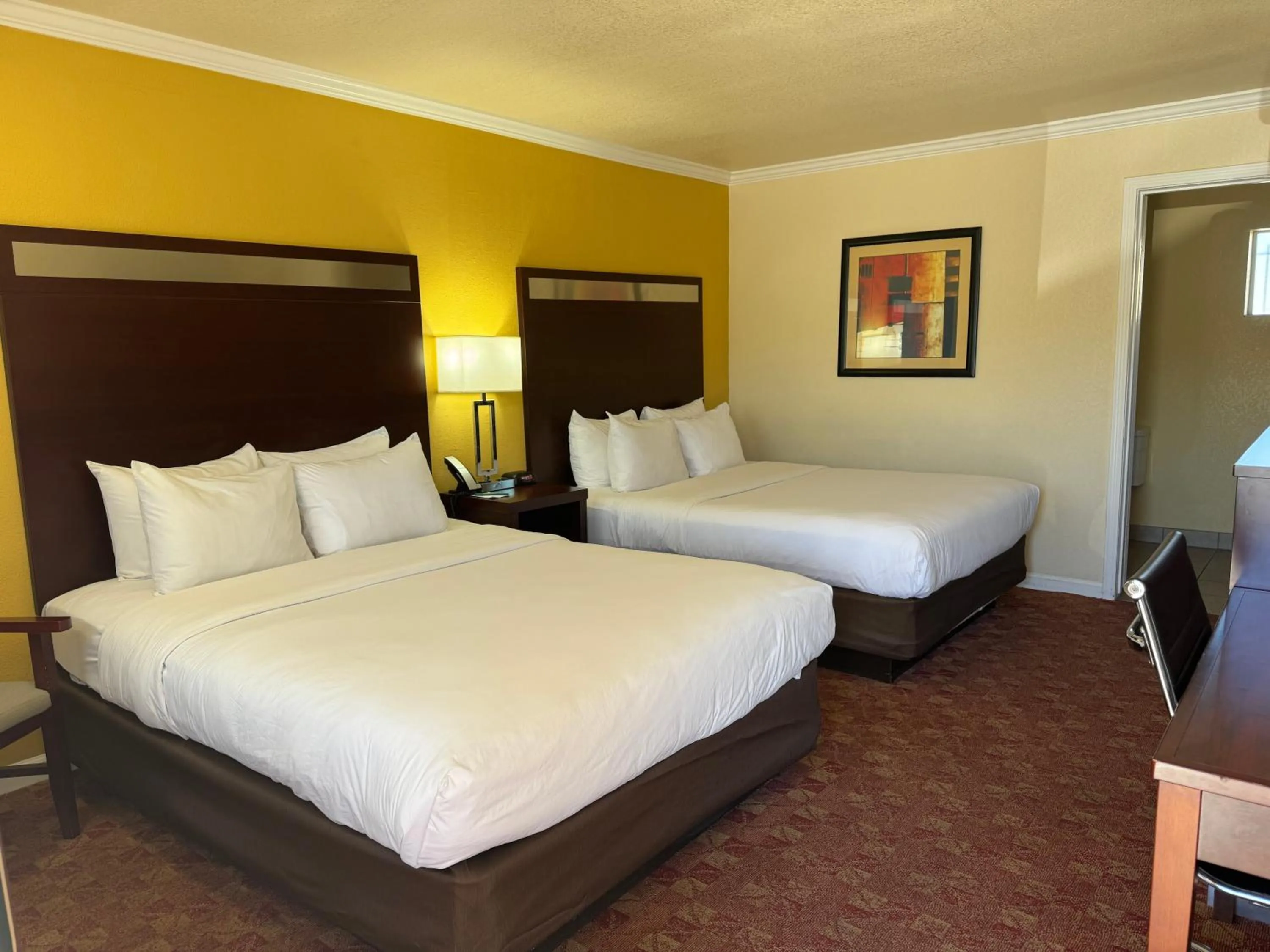 Bed in Quality Inn Ukiah
