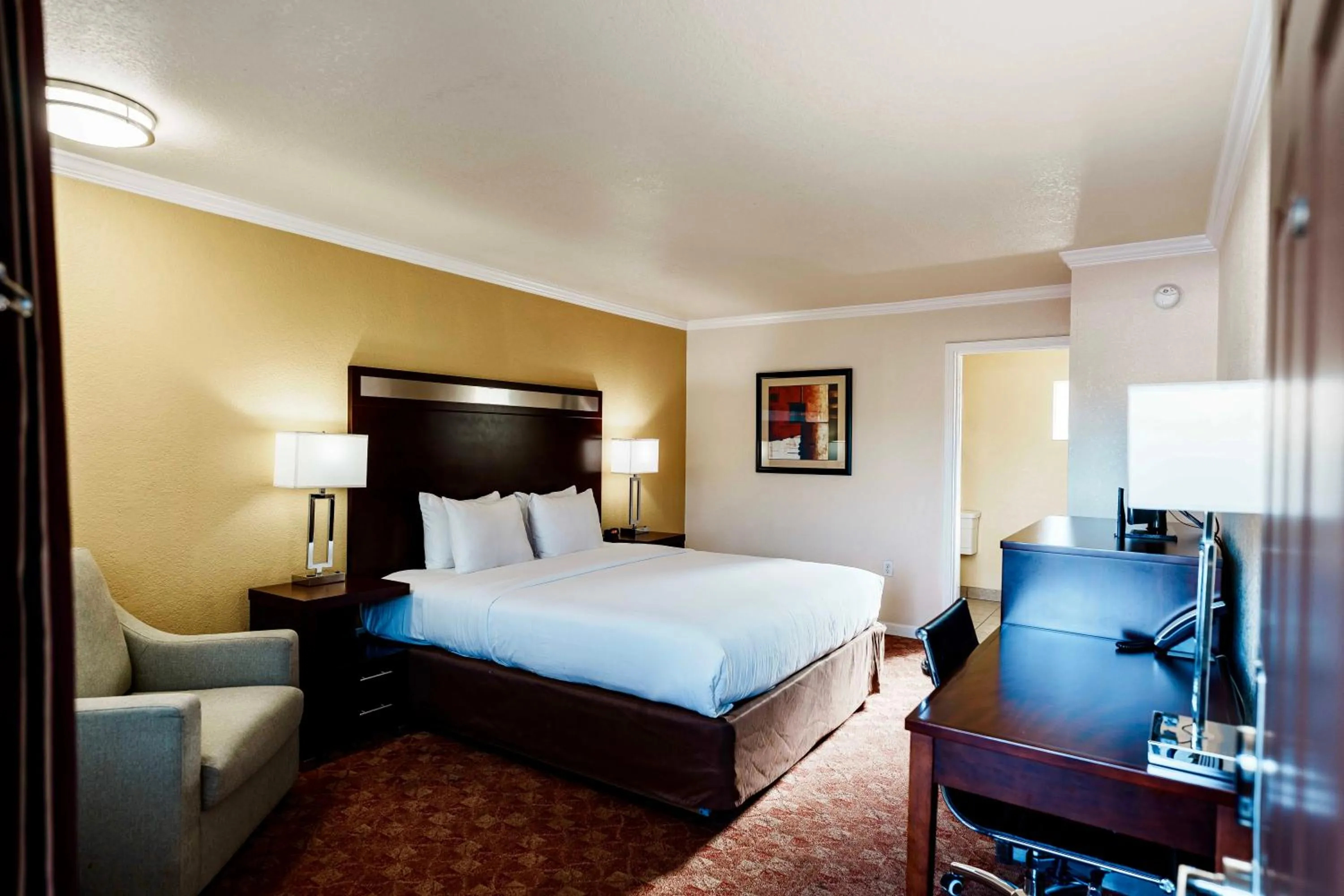 Bed in Quality Inn Ukiah