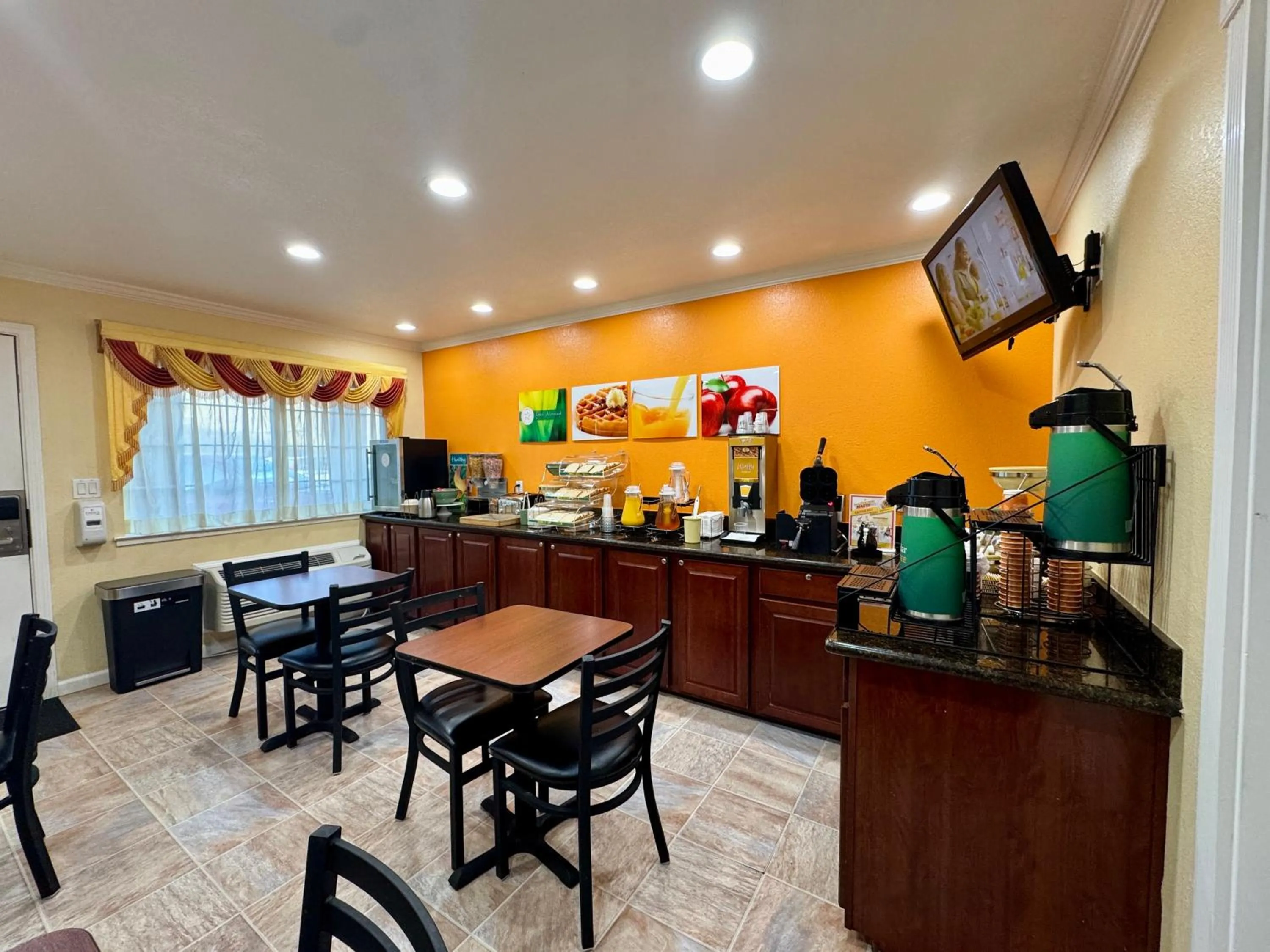 Breakfast in Quality Inn Ukiah