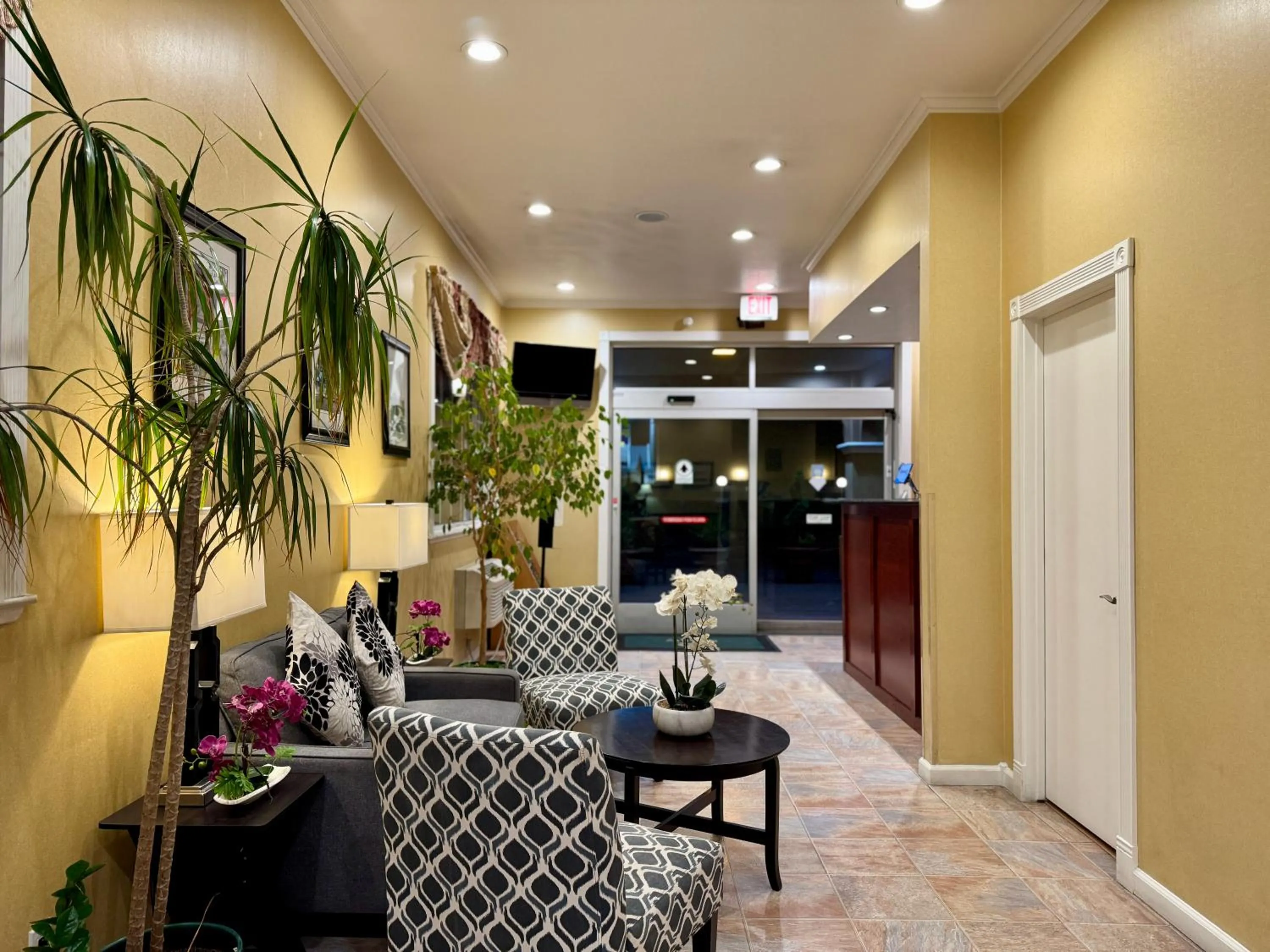 Seating area in Quality Inn Ukiah