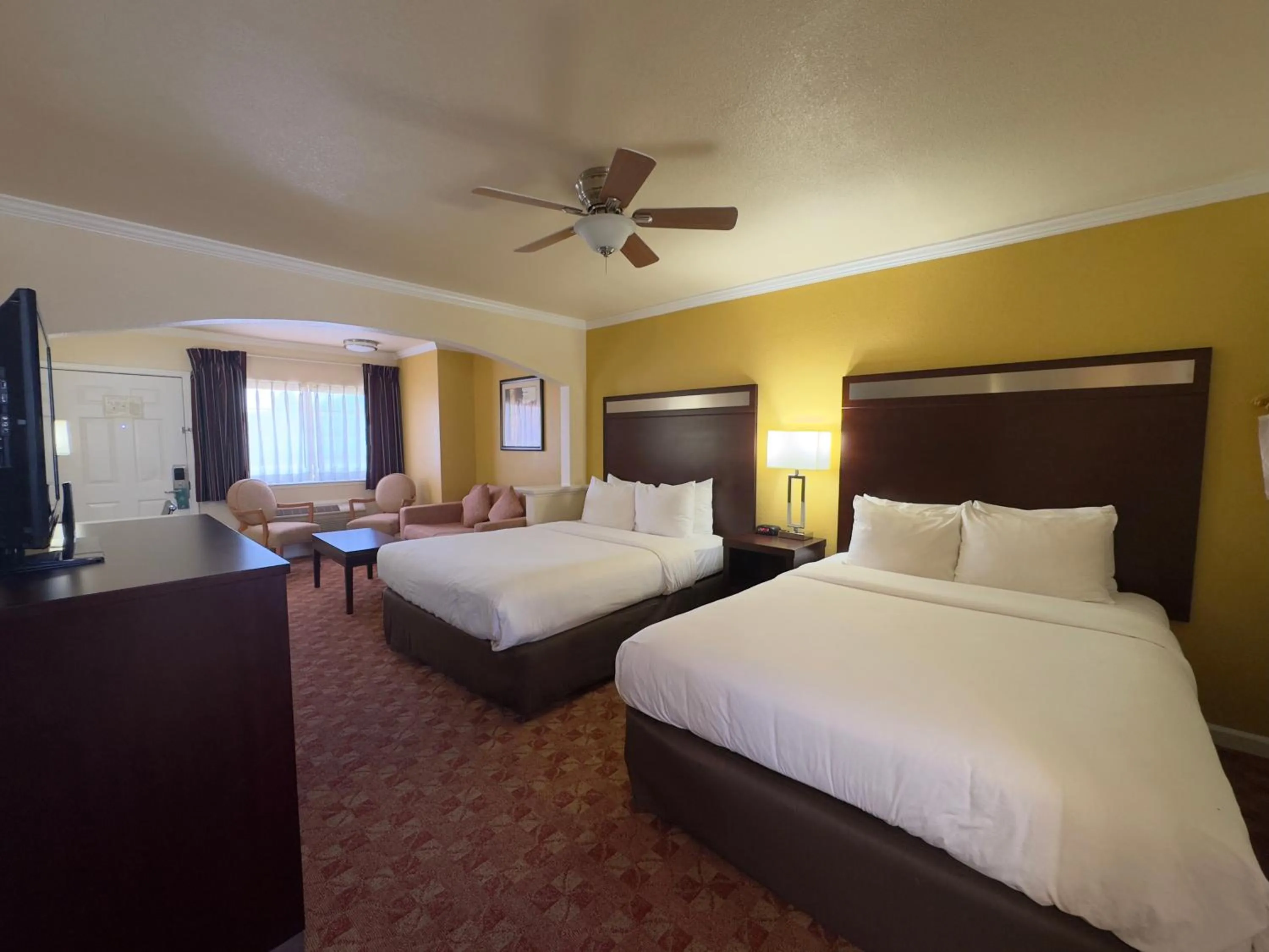 Bed in Quality Inn Ukiah