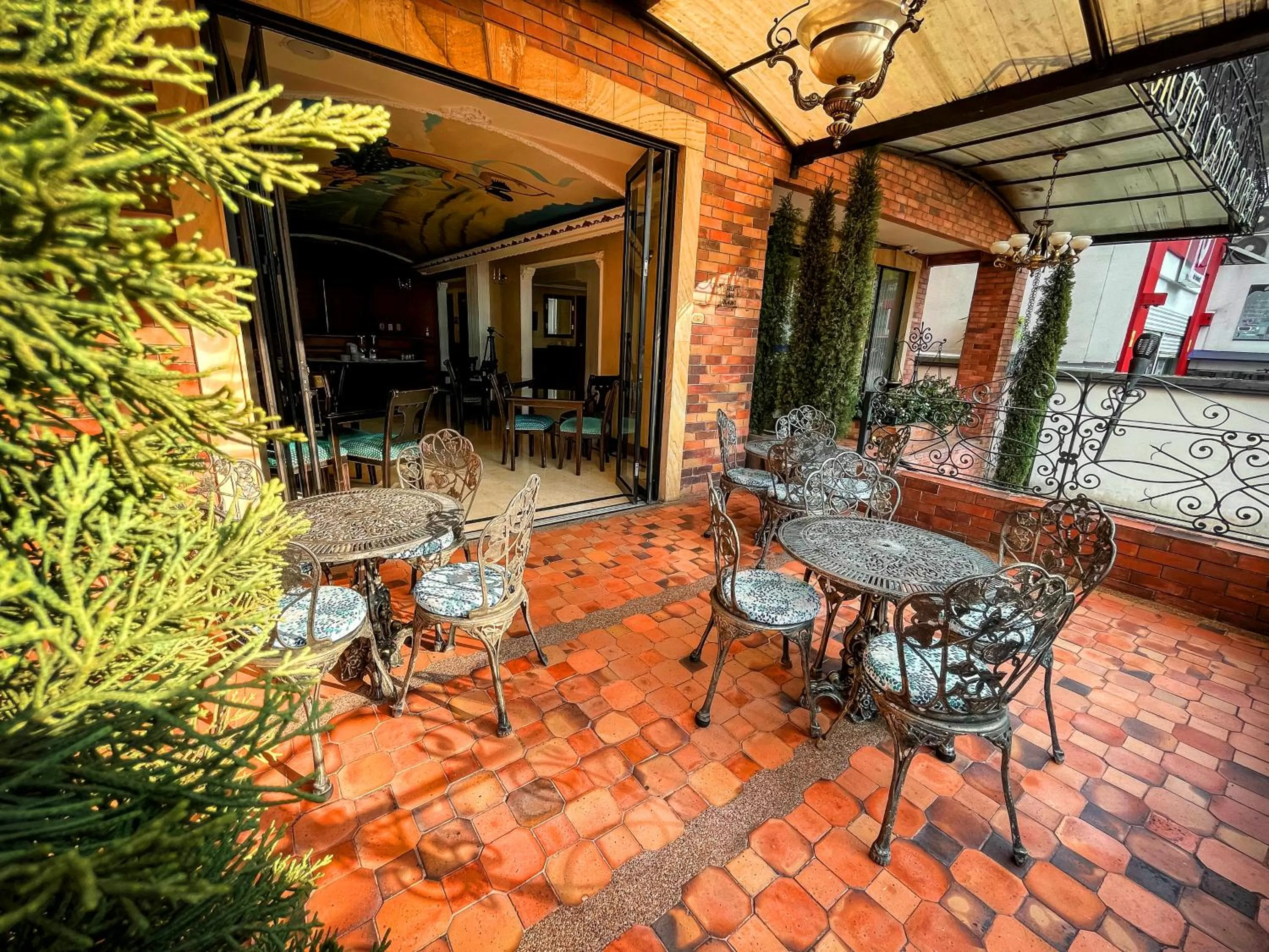 Restaurant/places to eat in Hotel Castilla Real