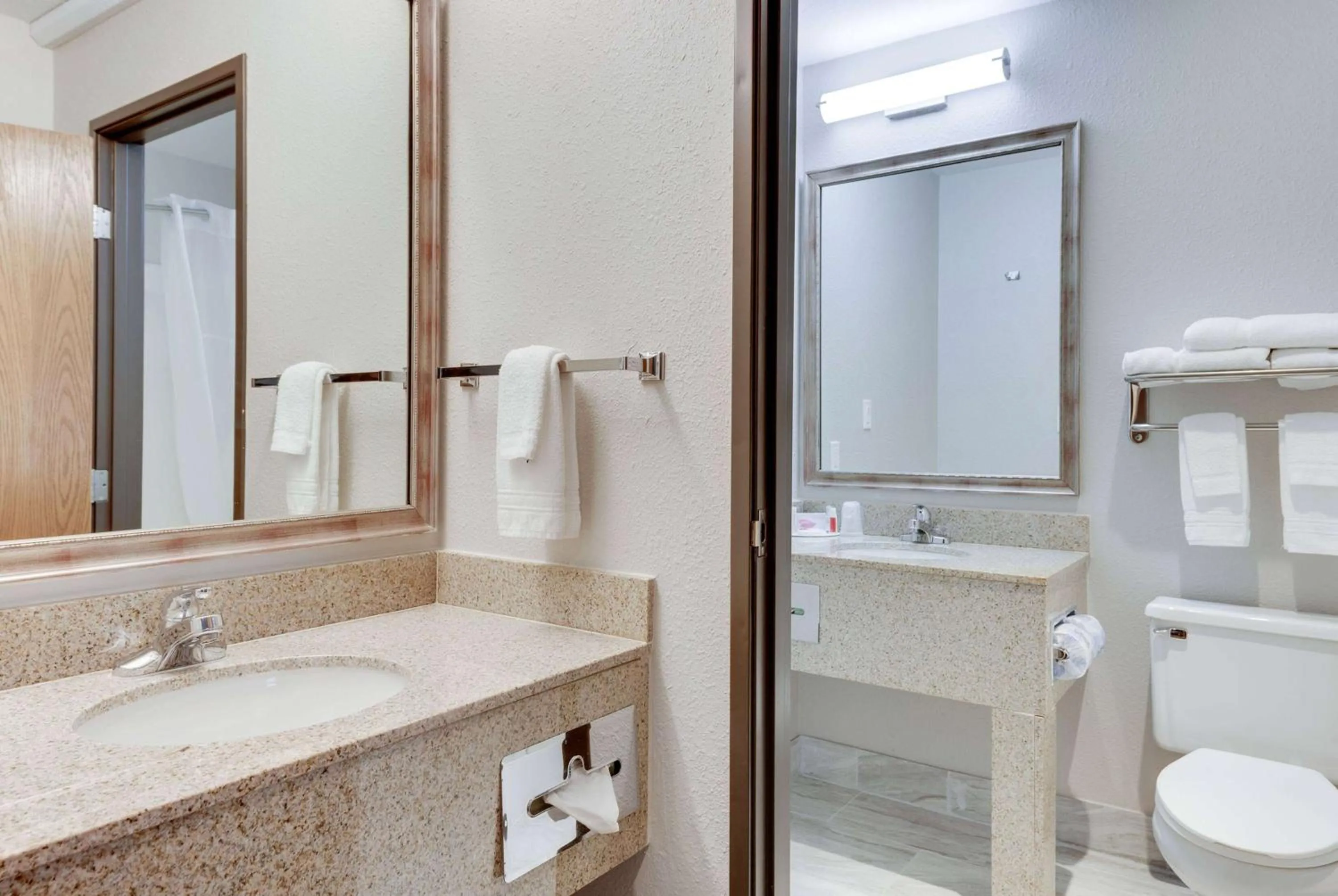 TV and multimedia in Baymont by Wyndham Salida