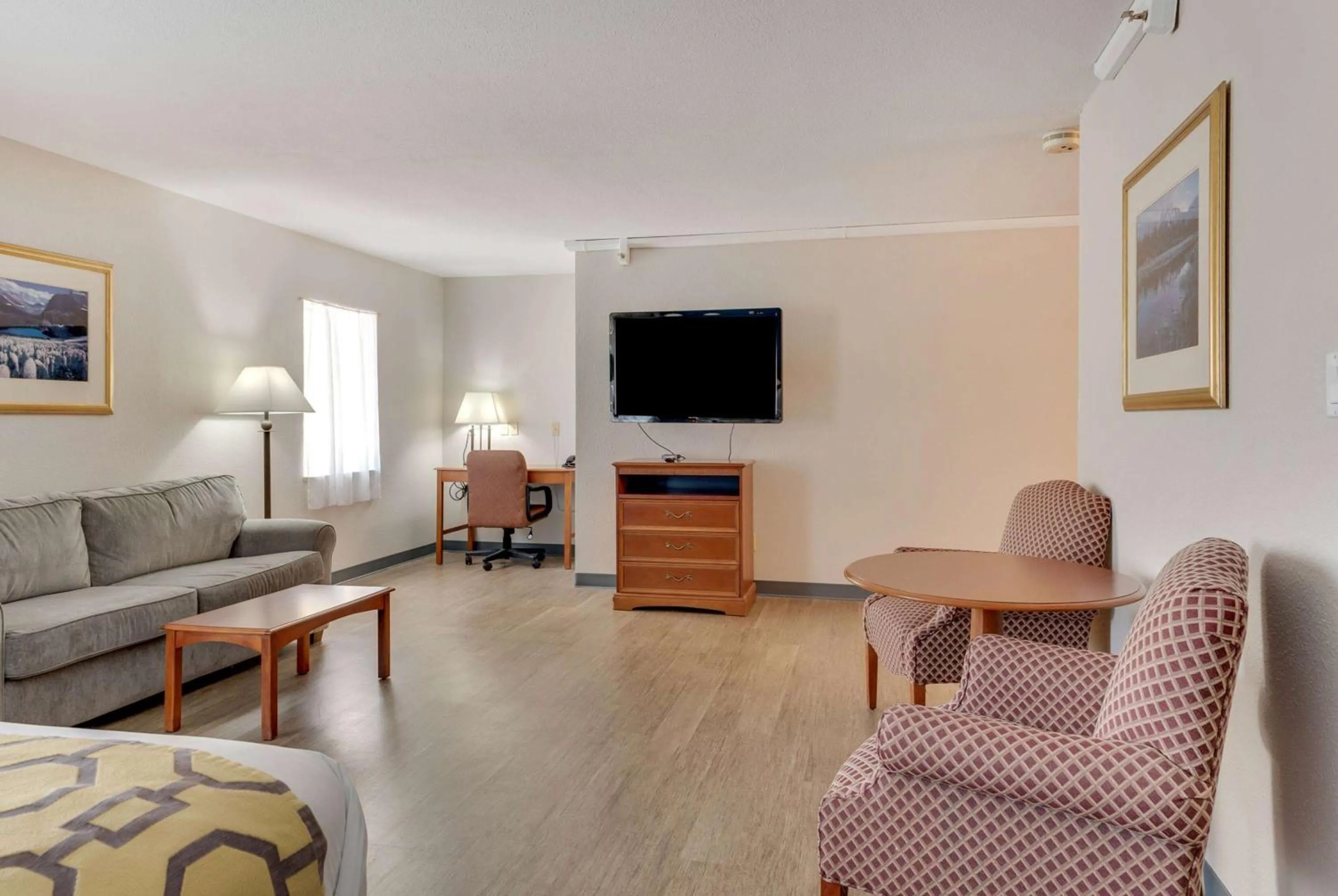 Photo of the whole room in Baymont by Wyndham Salida