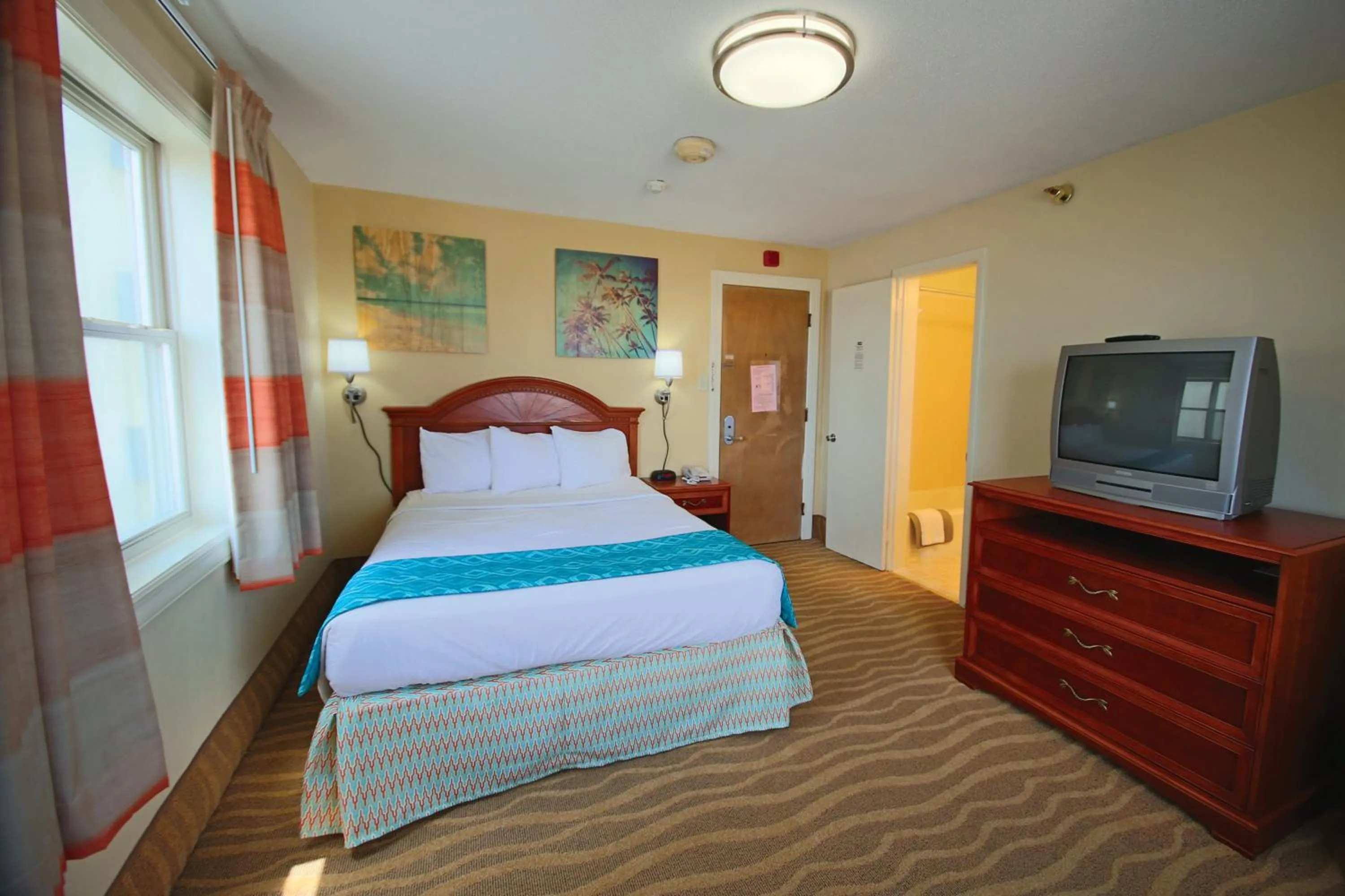 On-site shops, Bed in Plim Plaza Hotel