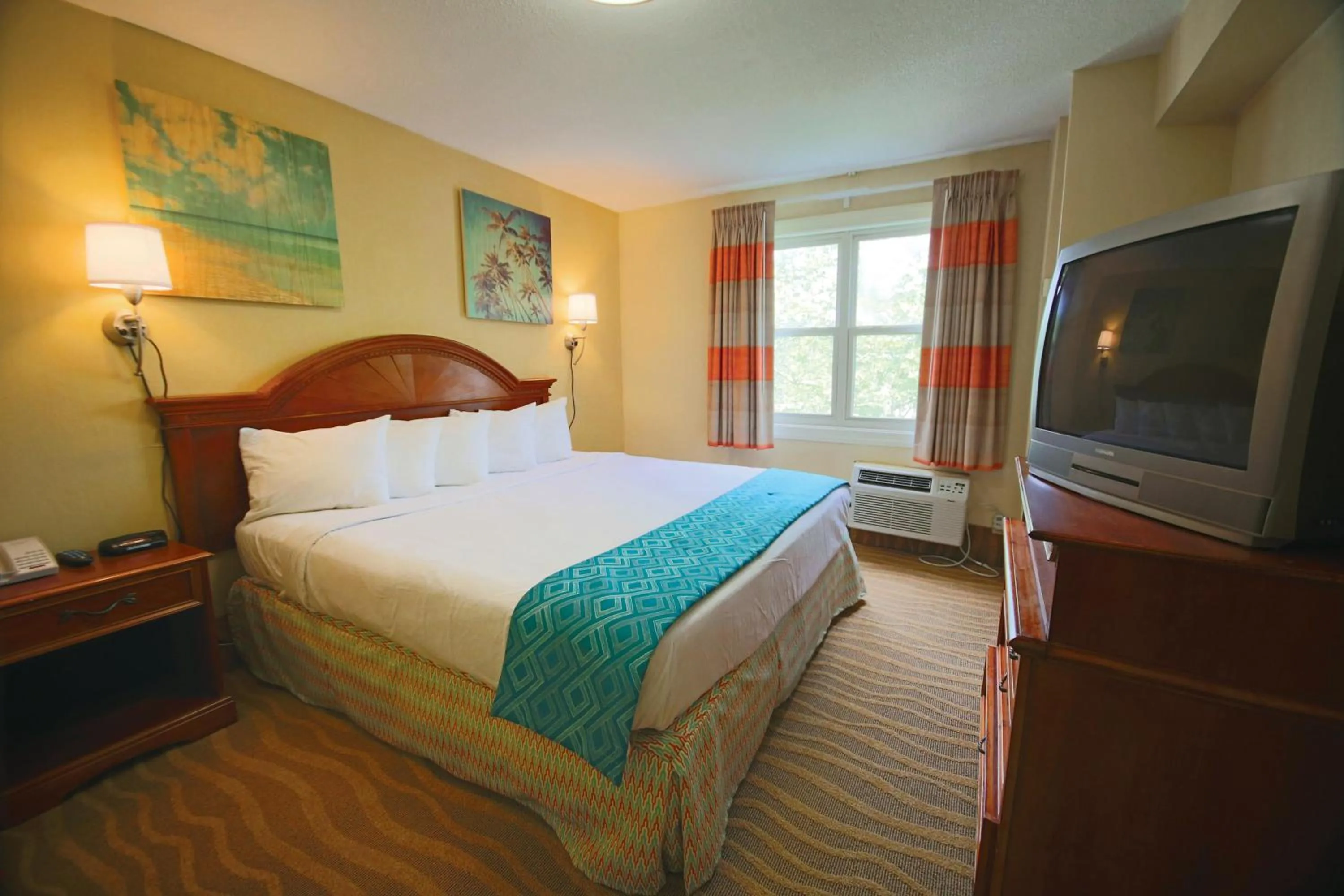 Swimming pool, Bed in Plim Plaza Hotel