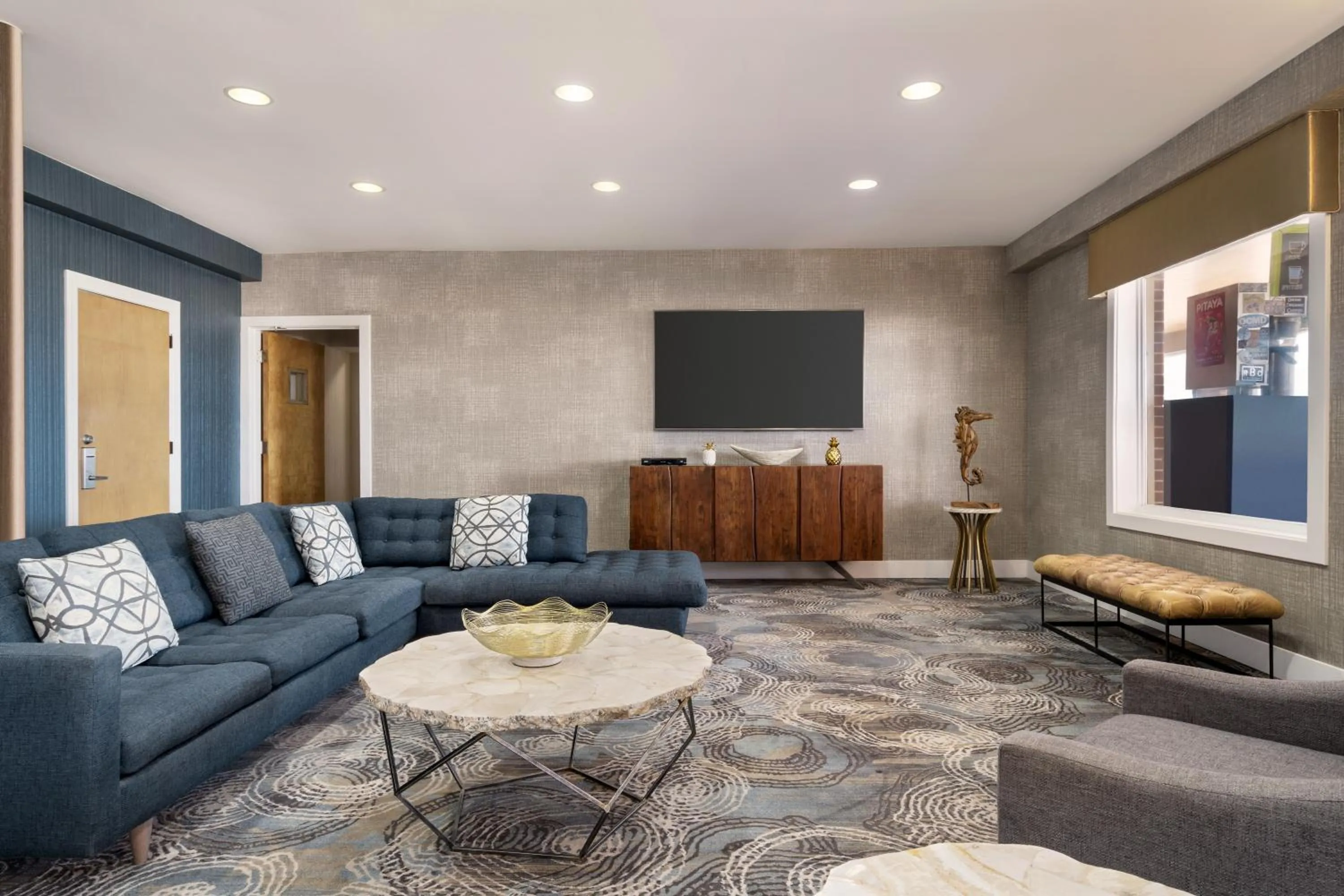 Living room in Plim Plaza Hotel