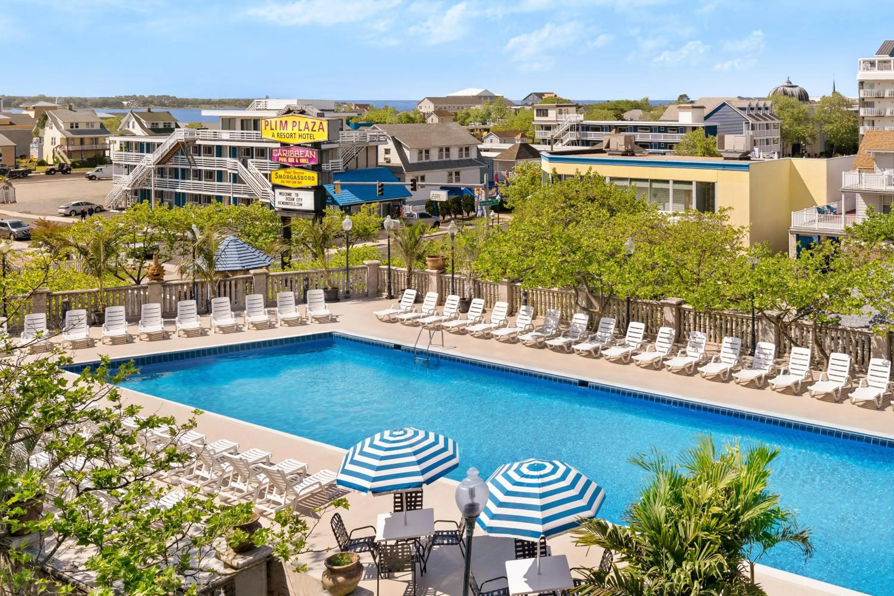 Pool view in Plim Plaza Hotel