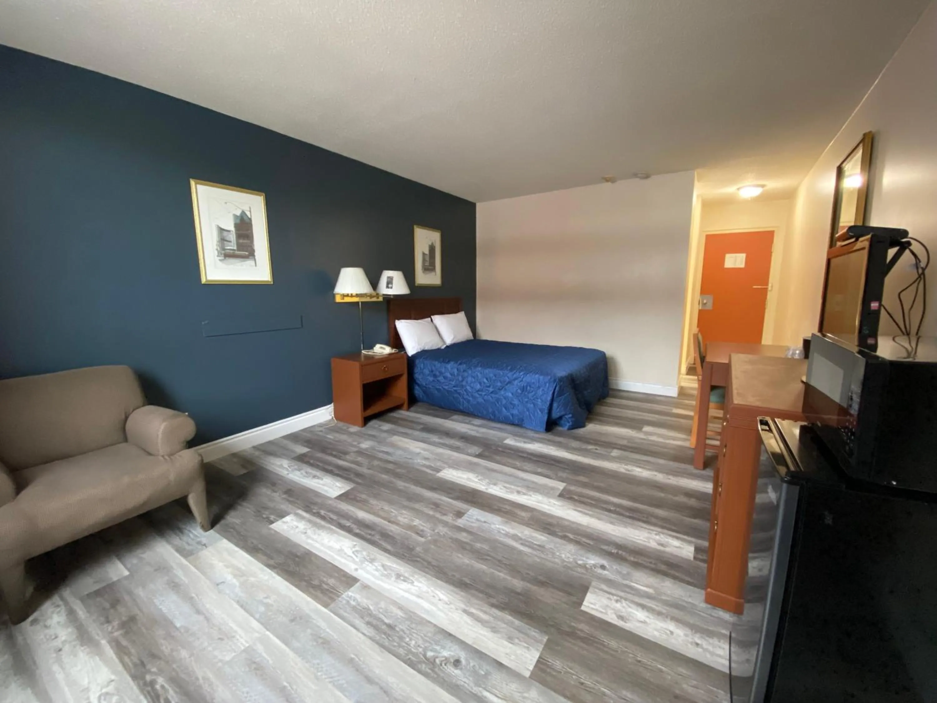 Bedroom in Midtown Hotel