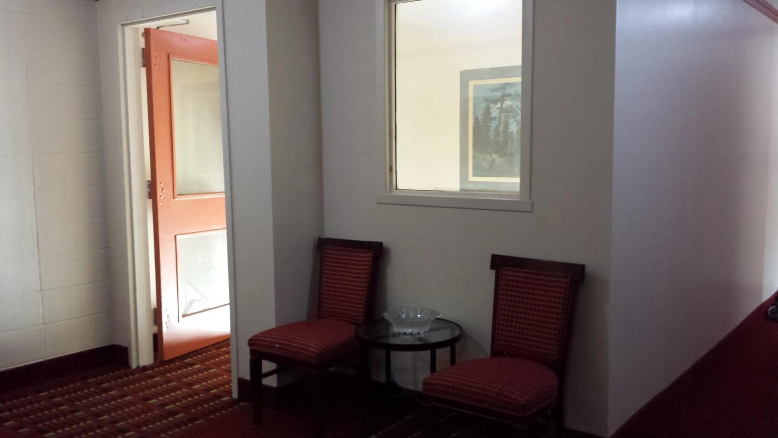 Seating area in Midtown Hotel