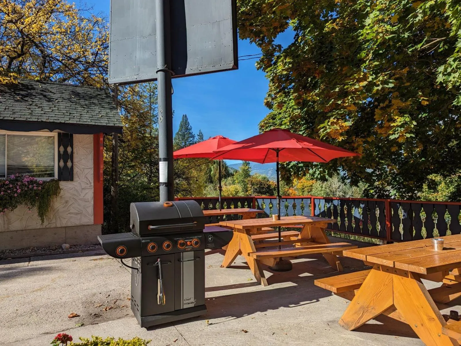 Patio in Alpine Inn & Suites