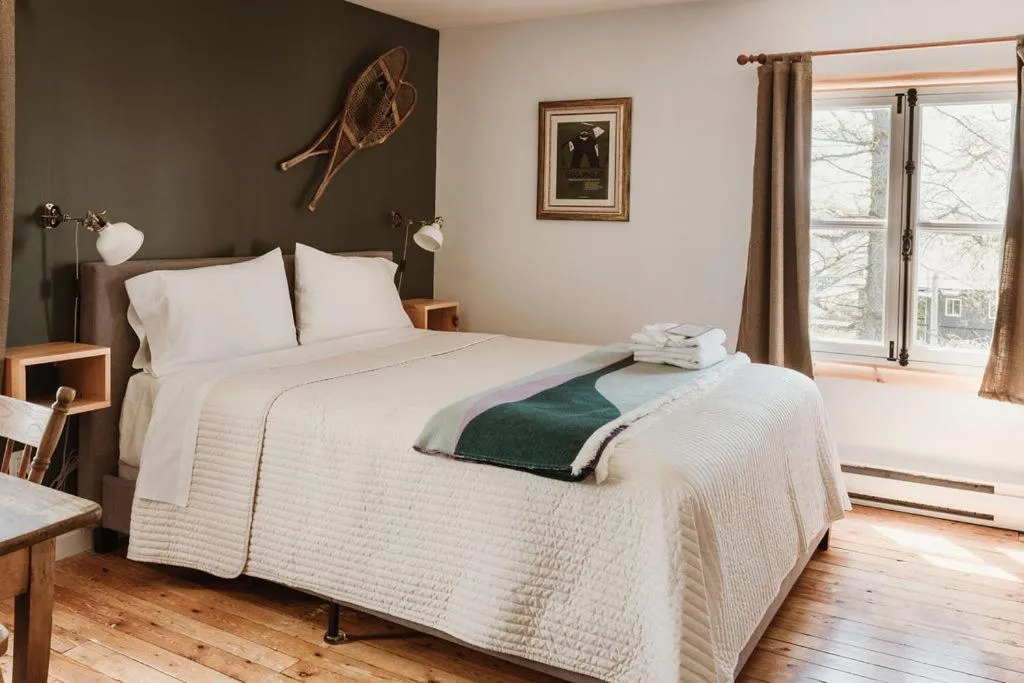 Photo of the whole room, Bed in Almatoit