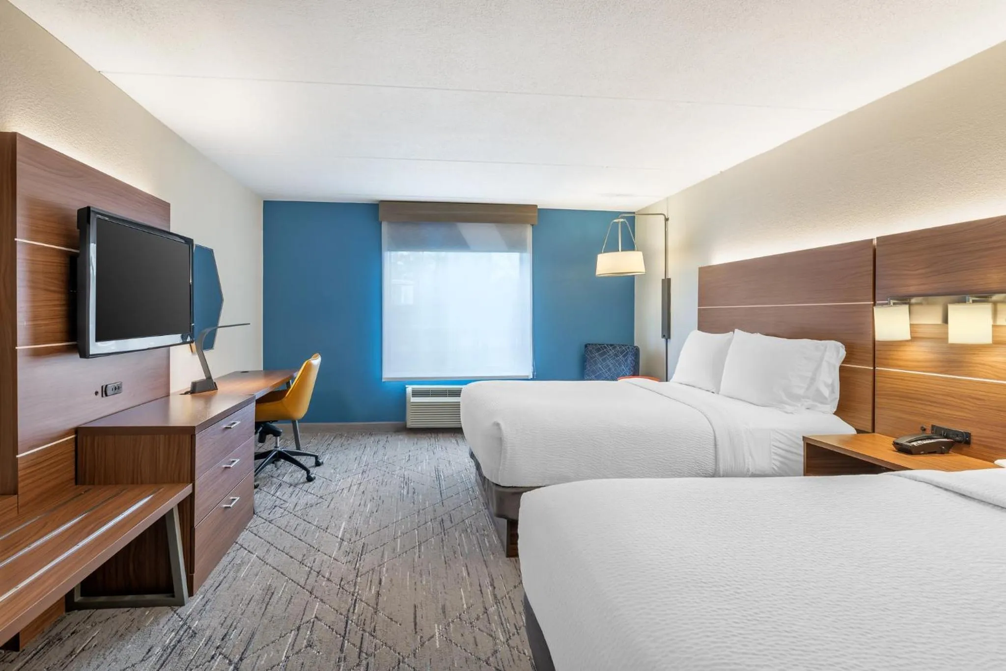 Photo of the whole room, Bed in Holiday Inn Express and Suites - Petersburg - Fort Lee by IHG