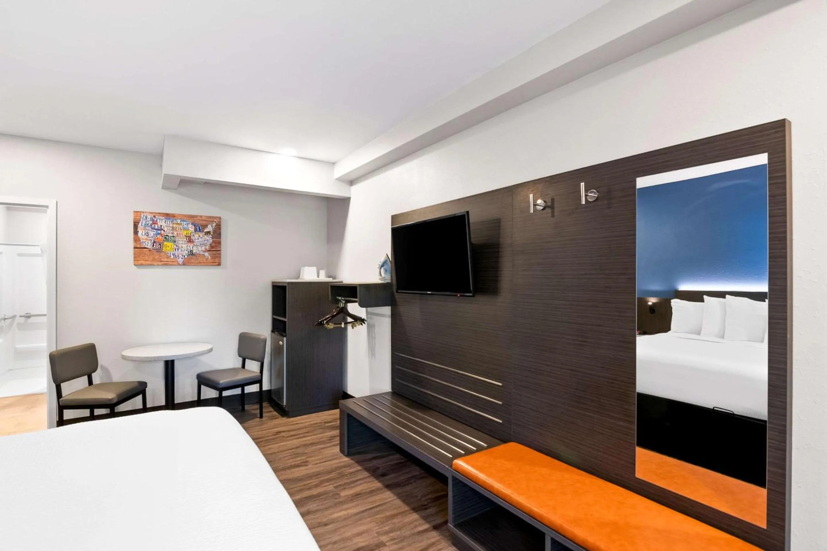 Bedroom, Bed in Days Inn by Wyndham Bethel - Danbury