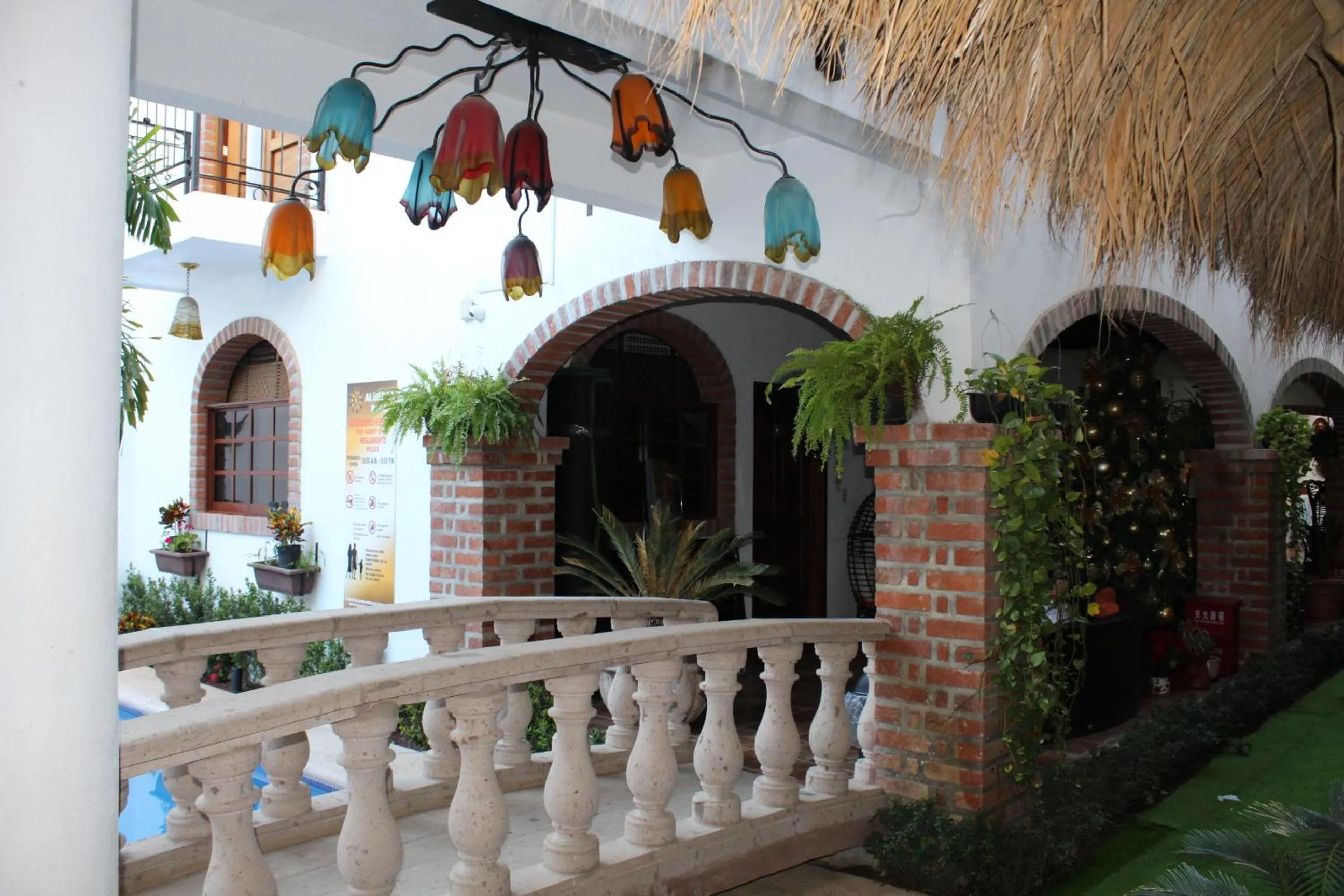 Communal lounge/ TV room in Villas Amalia Hotel