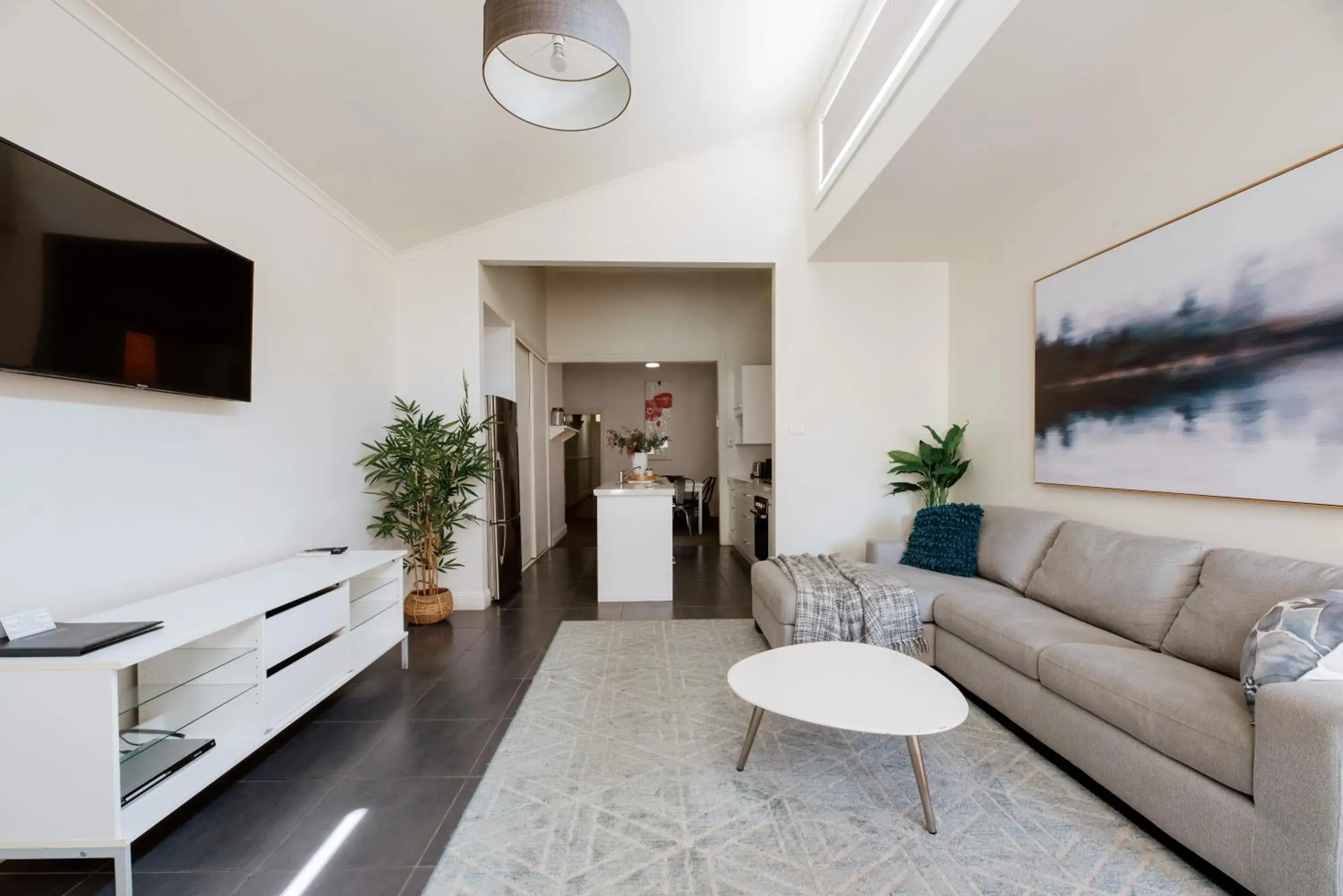 Two-Bedroom Townhouse in Alexandra Place Two-Bedroom Townhouse in Alexandra Place