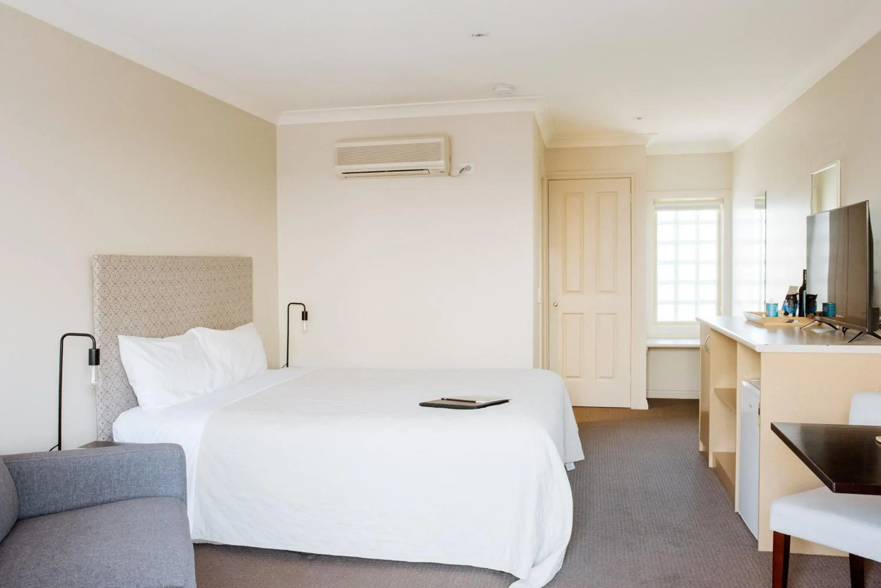 Queen Room in Alexandra Place Queen Room in Alexandra Place