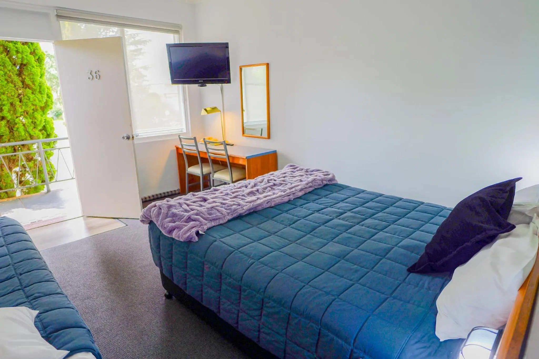 Bed in Abbotsleigh Motor Inn