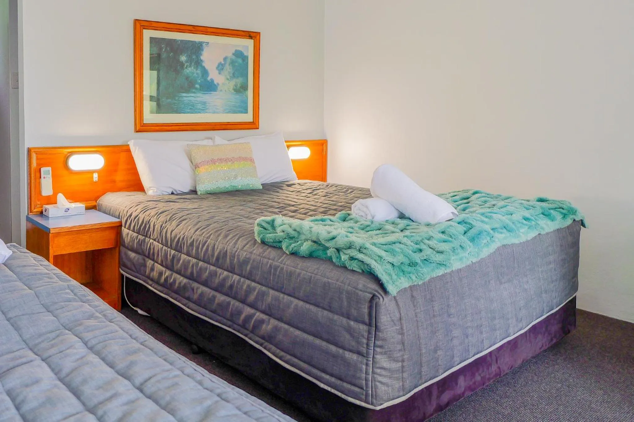 Bed in Abbotsleigh Motor Inn