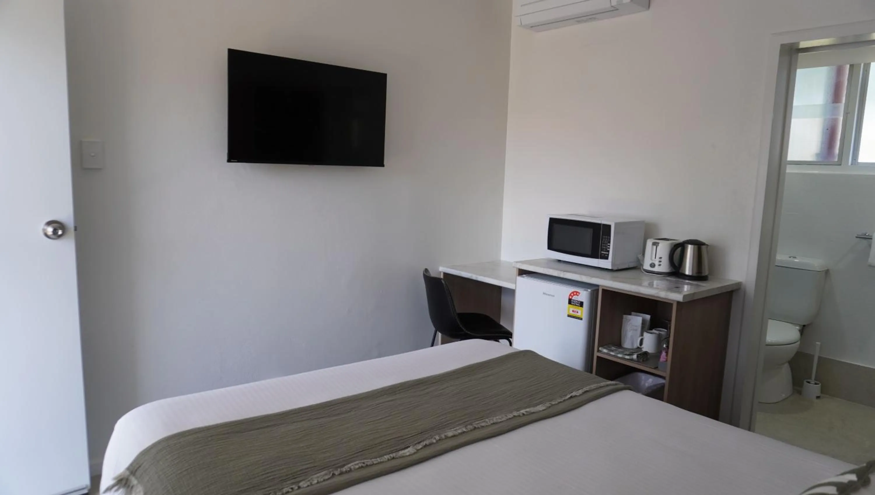 Bed in Abbotsleigh Motor Inn