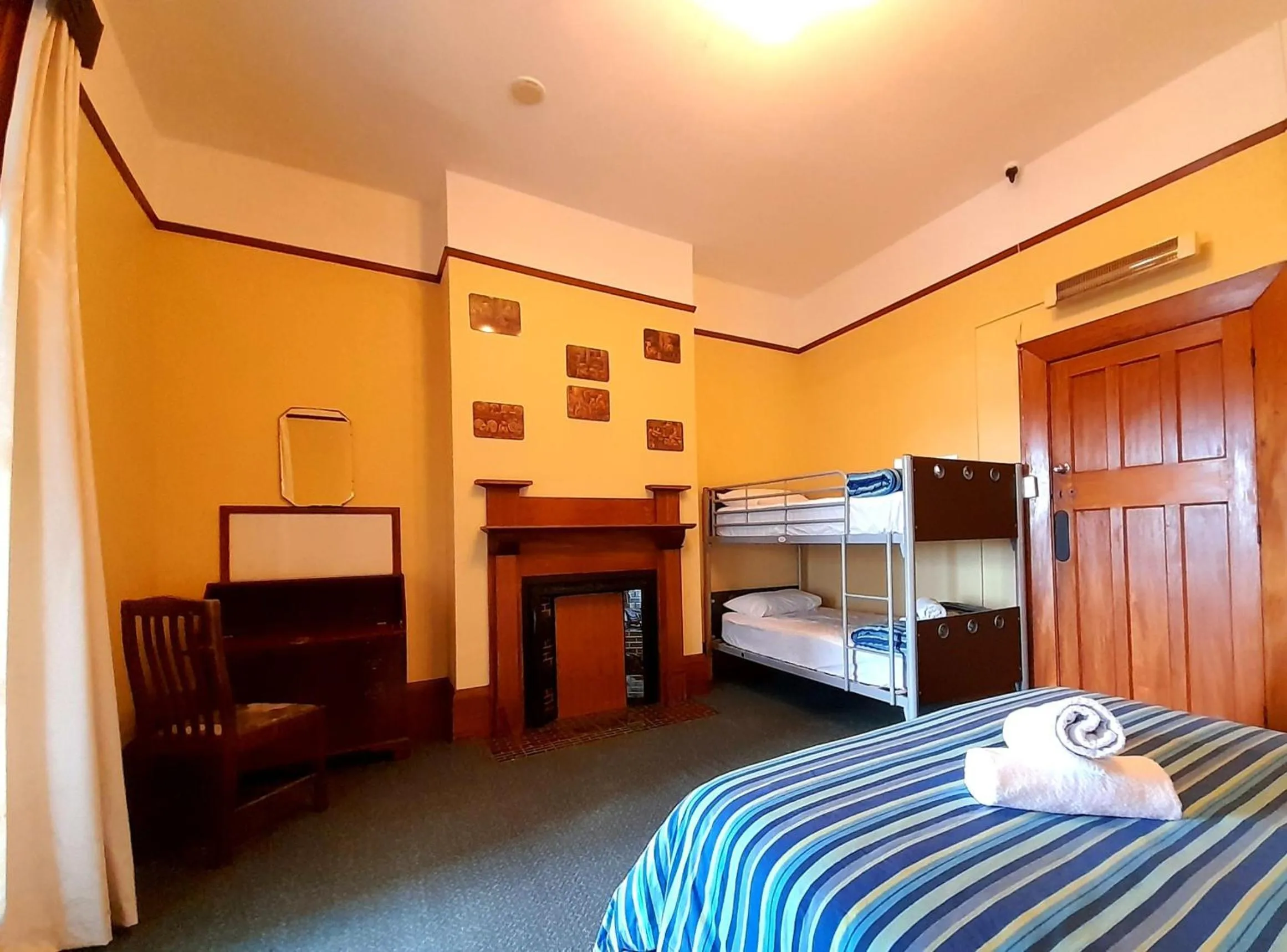 Bedroom, Bed in Noah's Ark Flashpacker