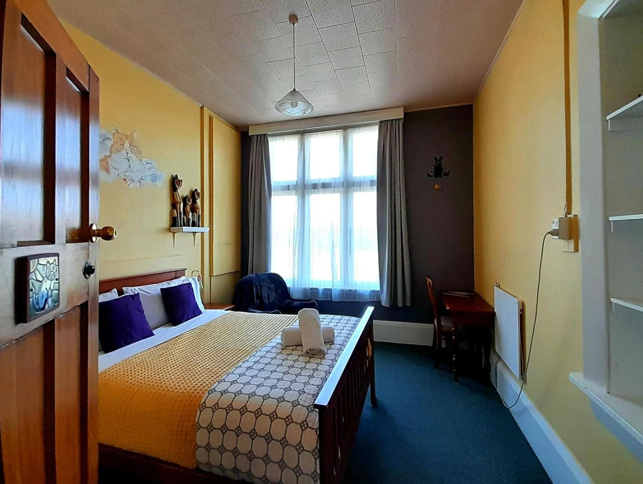 Bedroom, Bed in Noah's Ark Flashpacker