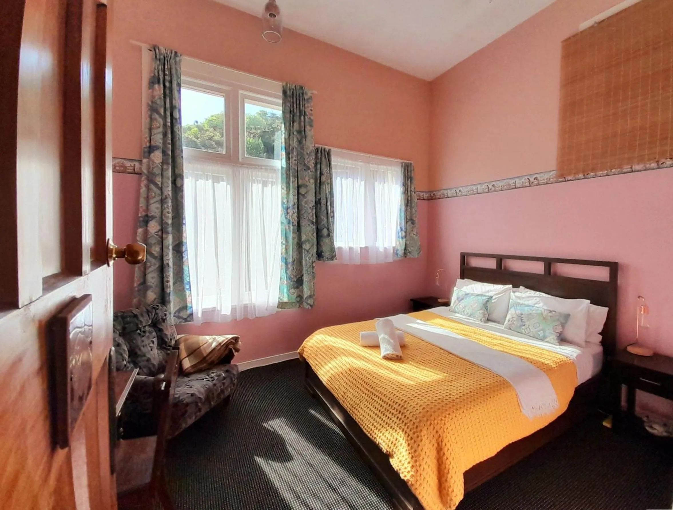 Bedroom, Bed in Noah's Ark Flashpacker