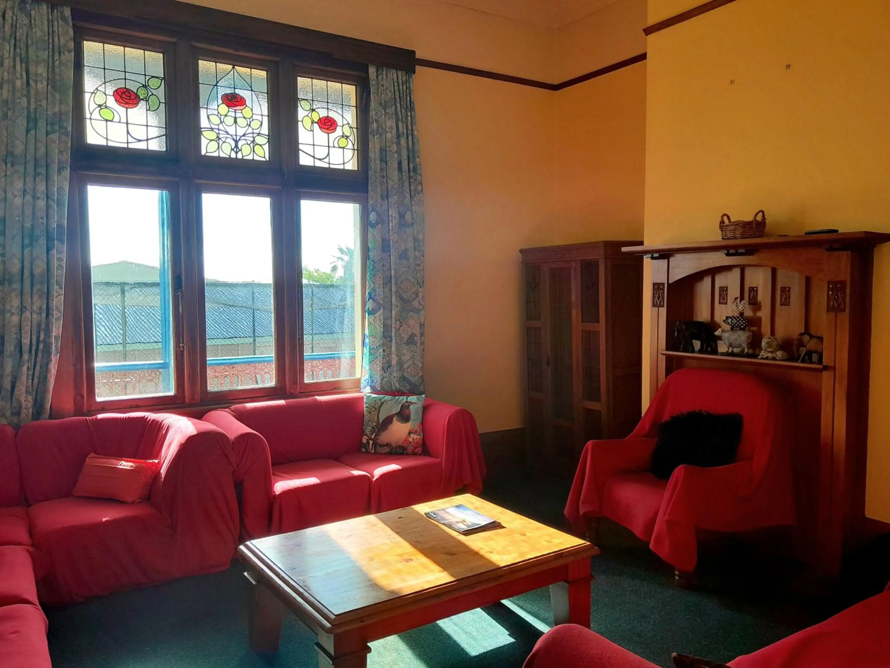 Communal lounge/ TV room in Noah's Ark Flashpacker