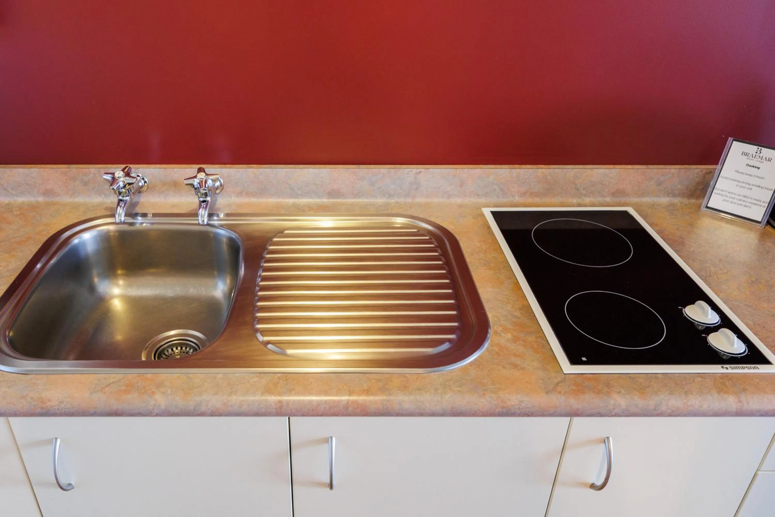 kitchen in Braemar Motor Lodge