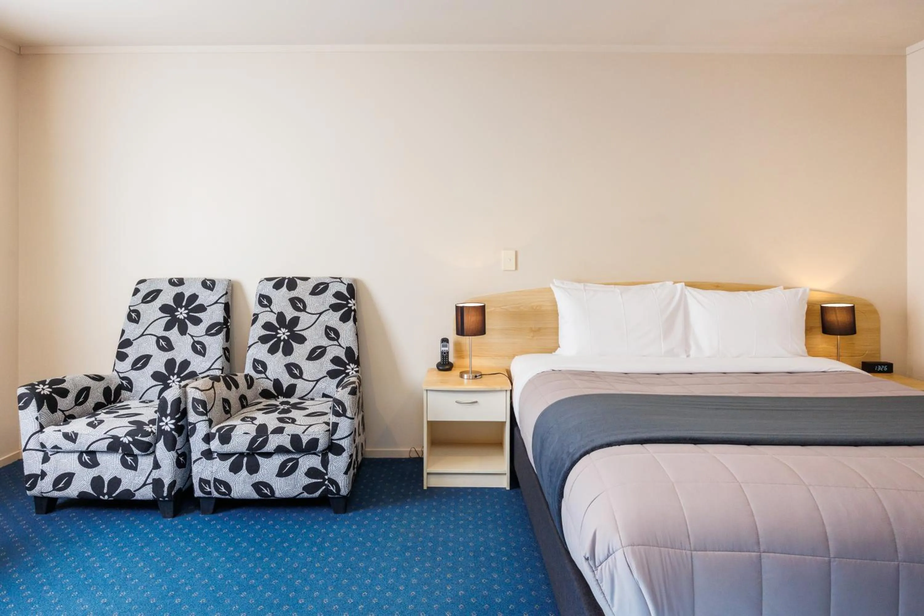 View (from property/room), Bed in Braemar Motor Lodge