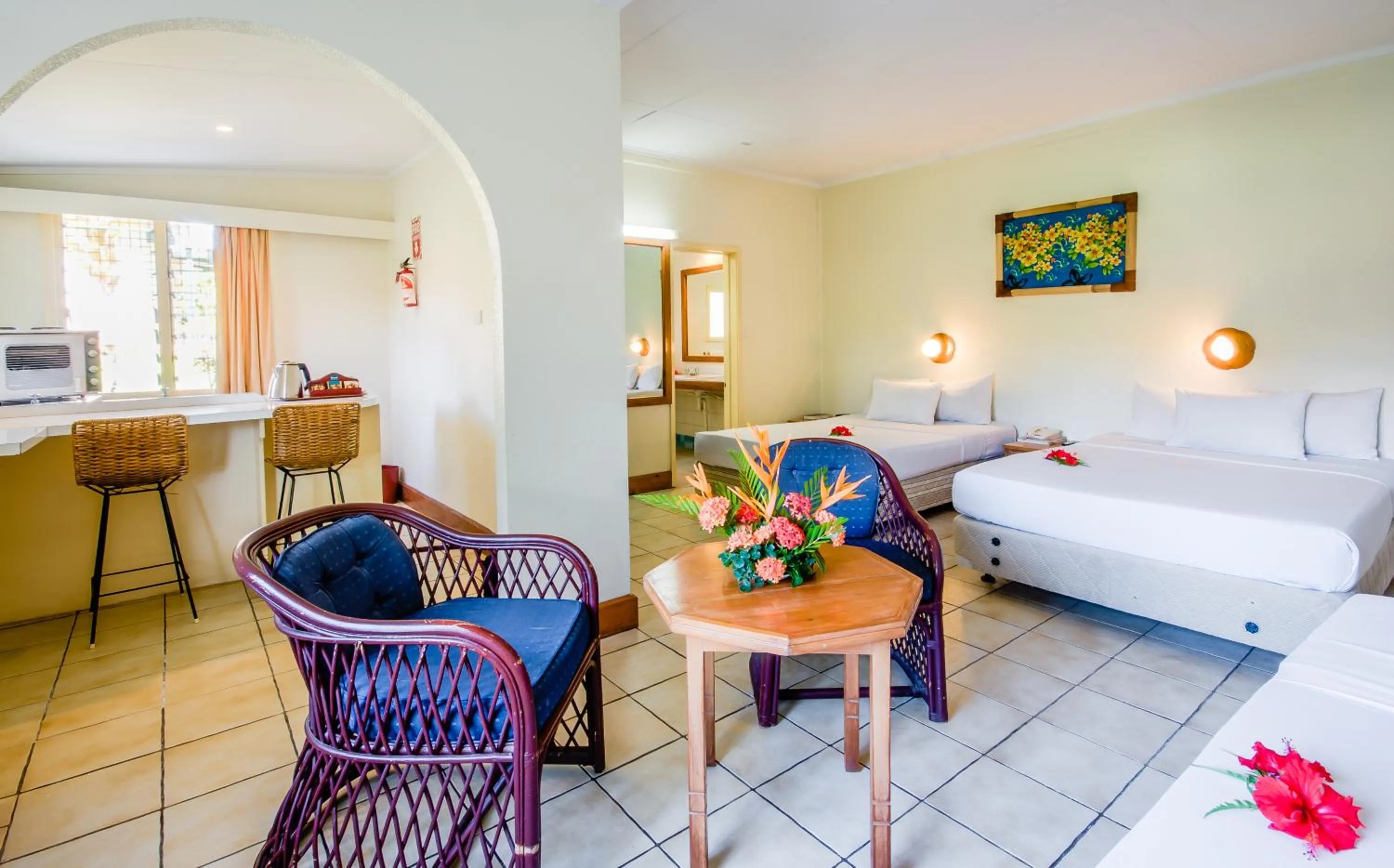 Kitchen or kitchenette, Bed in Tanoa Skylodge Hotel