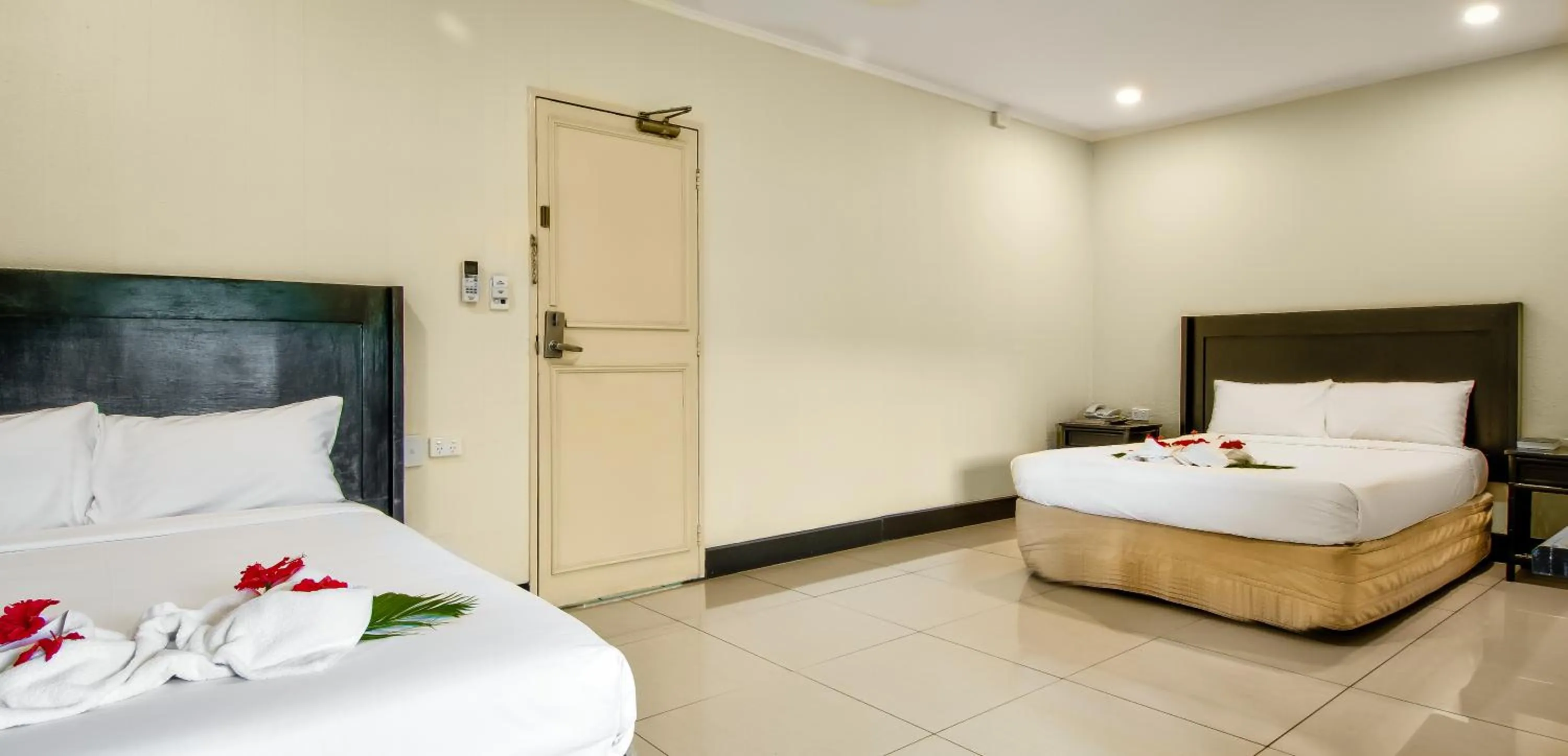 Bedroom, Bed in Tanoa Skylodge Hotel