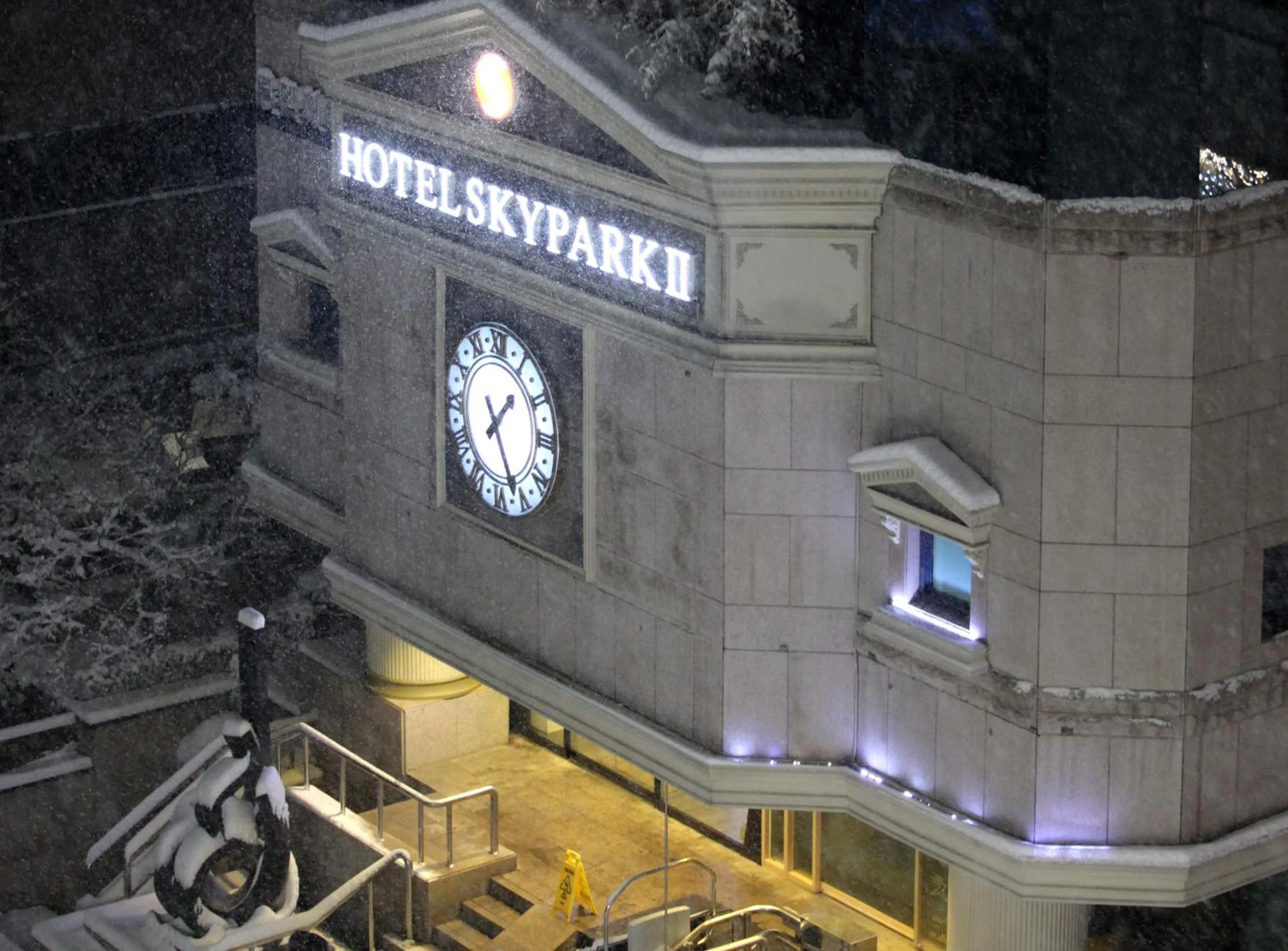 Facade/entrance in Hotel Skypark Myeongdong 2