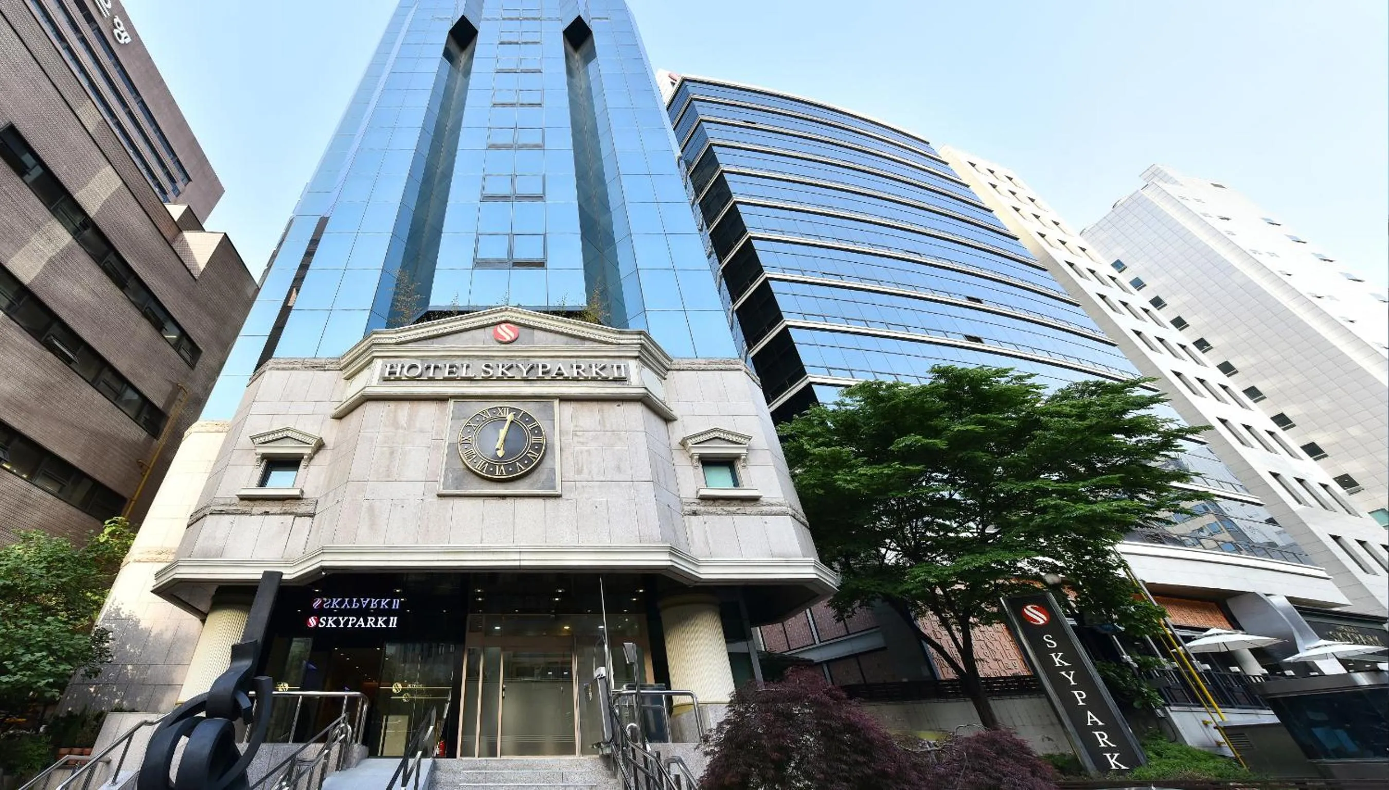 Facade/entrance in Hotel Skypark Myeongdong 2