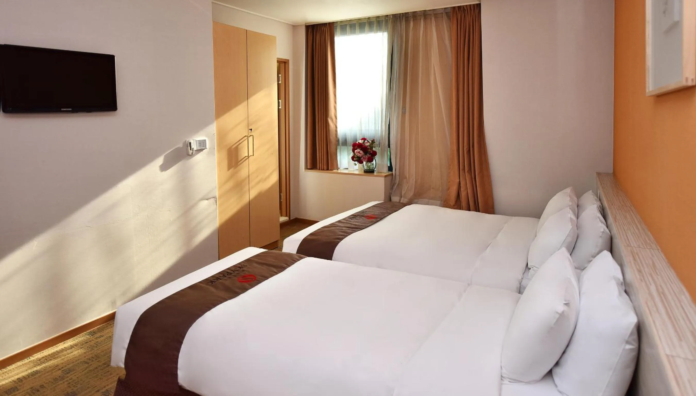 Bed in Hotel Skypark Myeongdong 2