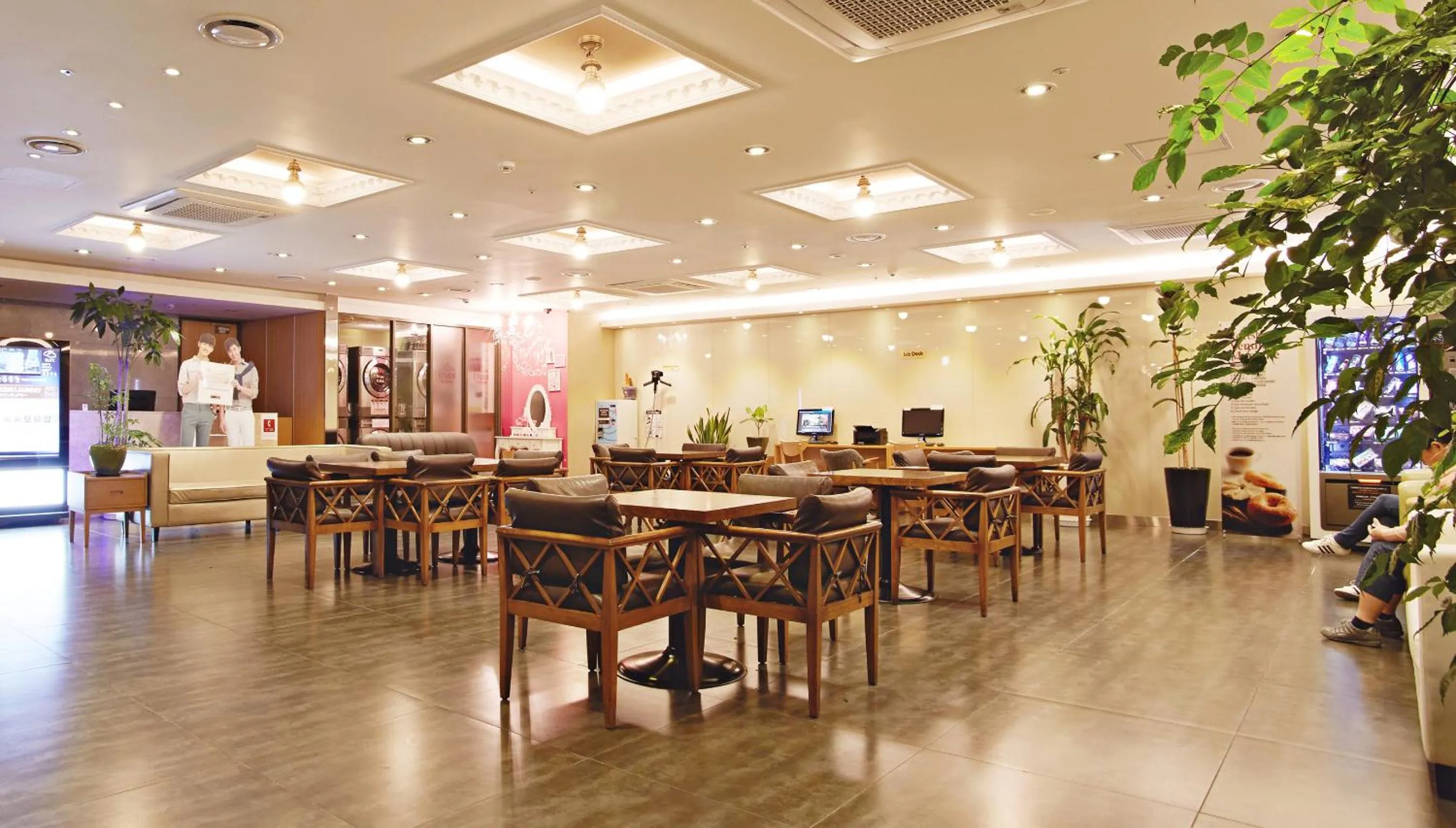 Seating area in Hotel Skypark Myeongdong 2