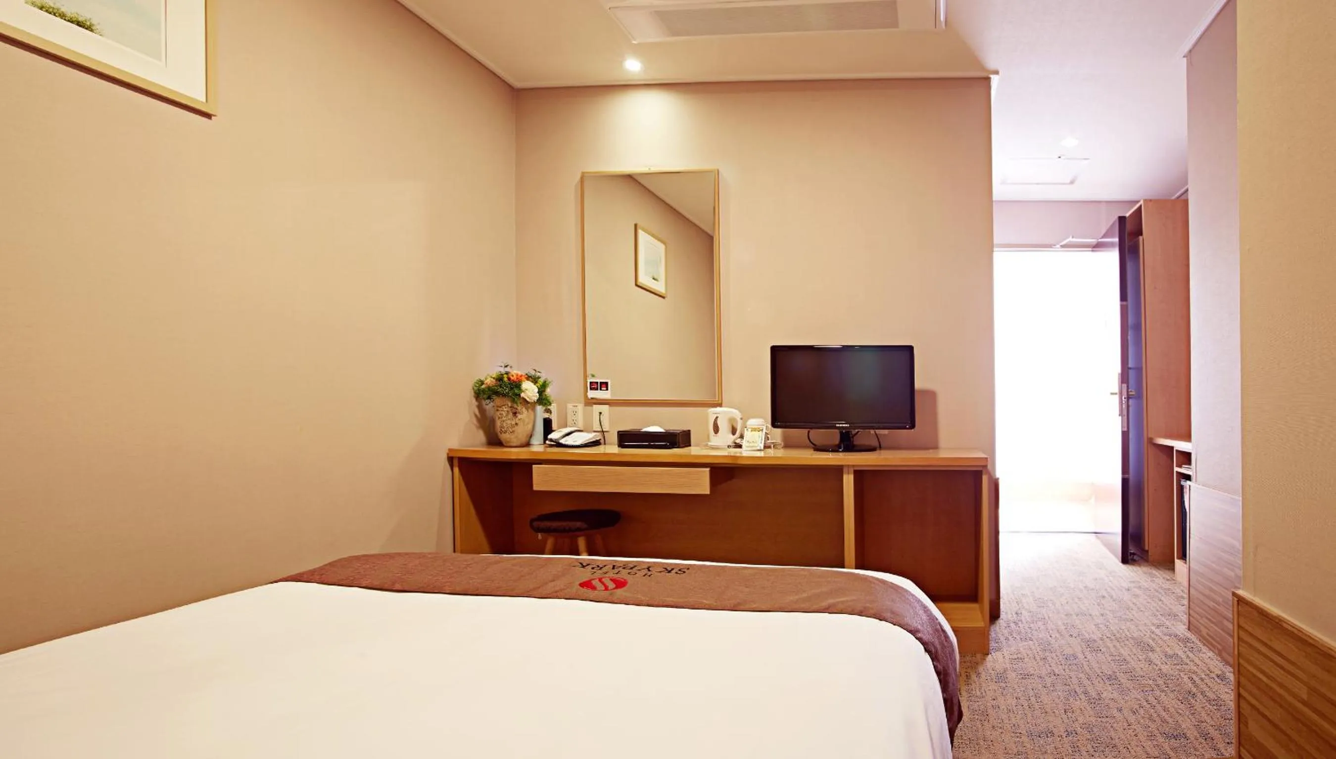Photo of the whole room, Bed in Hotel Skypark Myeongdong 3