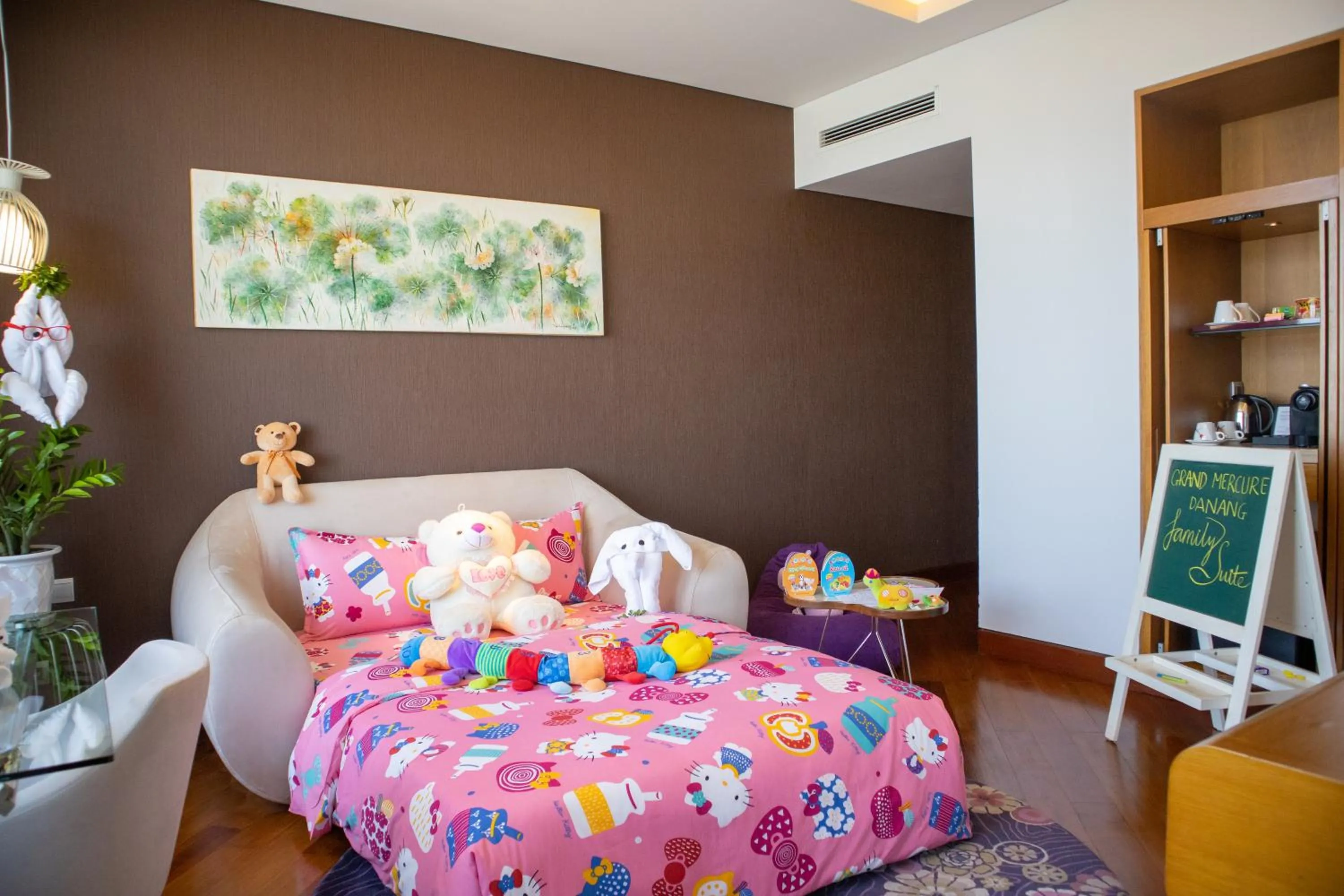 Bed in Grand Mercure Danang