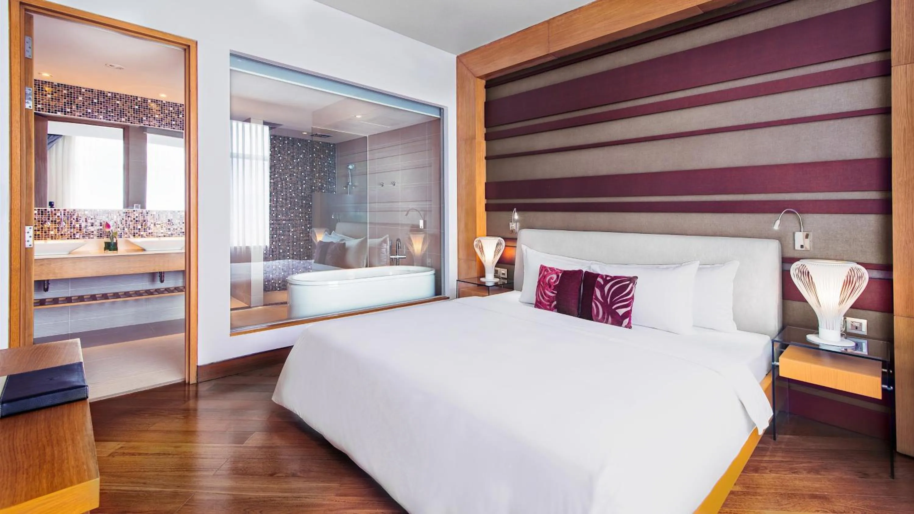 Property building, Bed in Grand Mercure Danang